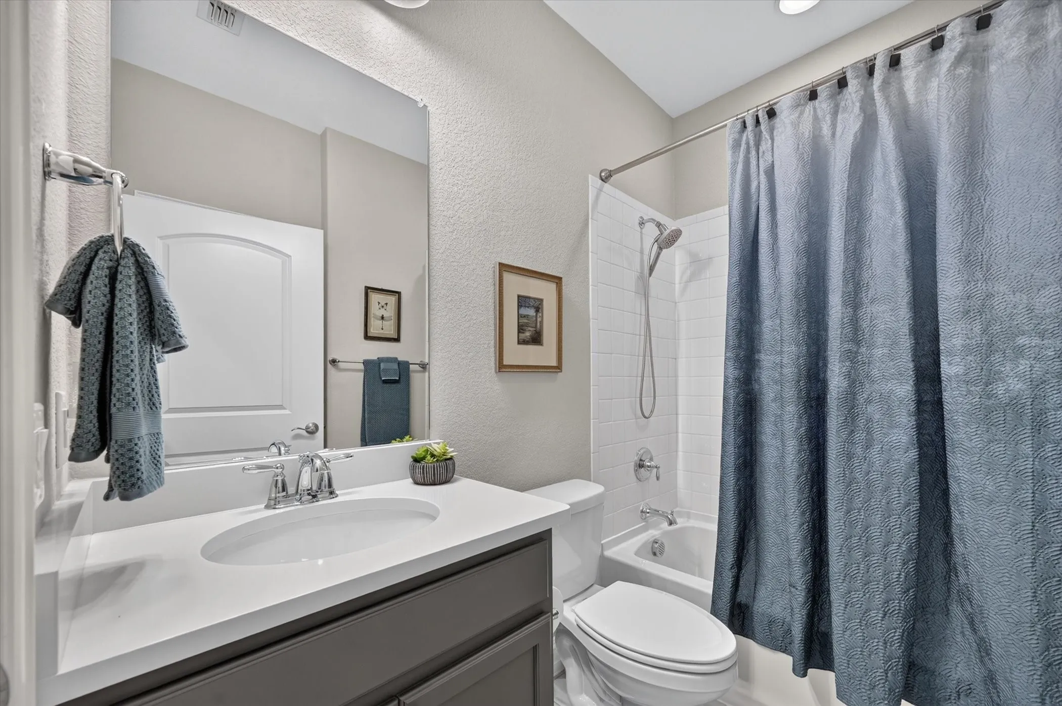 Single Family Residence For Sale in Denton County , 1725 Port Royal Lane, Frisco, Texas 75036, 2 Bedroom, 2 Bathroom, 2 Garage spaces, 1,840 Sqft, built in 2019, mls#21354109, Real Estate Agent in Frisco, Homes For Sale in Denton county, Homes For Sale in Frisco, Realtor in Frisco Texas, Real Estate Brokerage Independent Realty Texas, Luminita Cordes Realtor