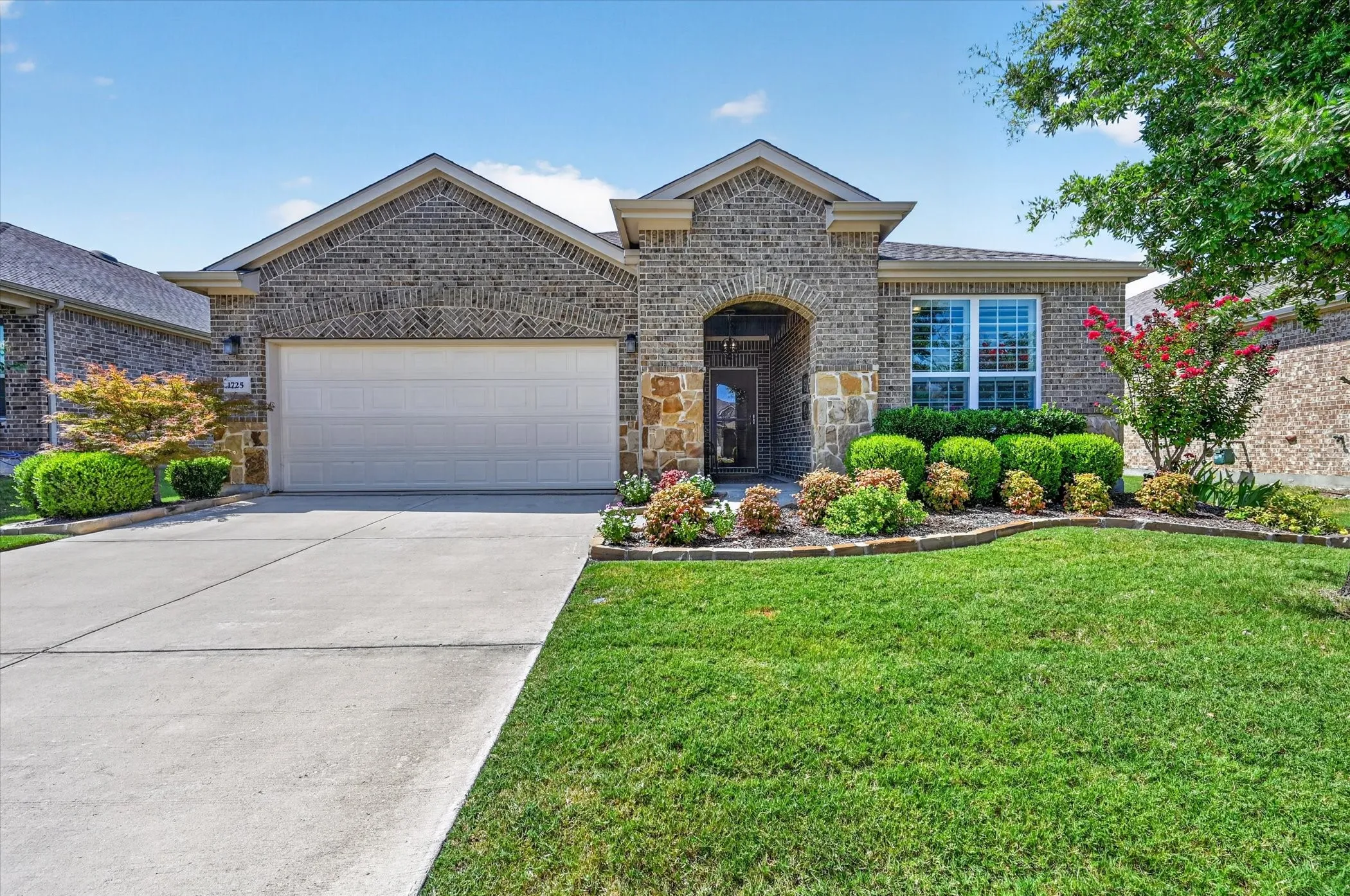 Single Family Residence For Sale in Denton County , 1725 Port Royal Lane, Frisco, Texas 75036, 2 Bedroom, 2 Bathroom, 2 Garage spaces, 1,840 Sqft, built in 2019, mls#21354109, Real Estate Agent in Frisco, Homes For Sale in Denton county, Homes For Sale in Frisco, Realtor in Frisco Texas, Real Estate Brokerage Independent Realty Texas, Luminita Cordes Realtor
