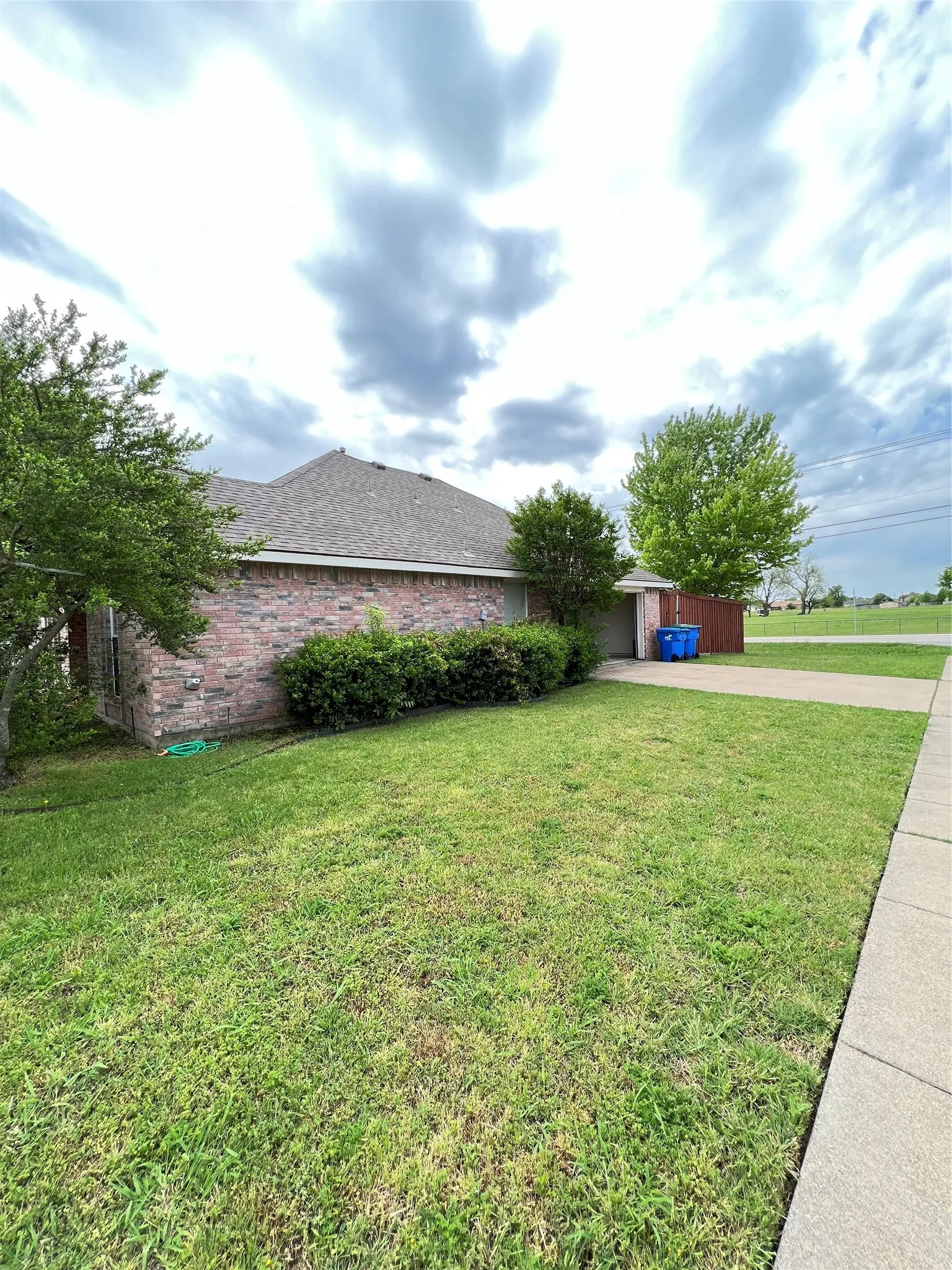 Single Family Residence For Sale in Dallas County , 8317 Spinnaker Cove, Rowlett, Texas 75089, 3 Bedroom, 2 Bathroom, 2 Garage spaces, 1,514 Sqft, built in 1995, mls#21355644, Real Estate Agent in Rowlett, Homes For Sale in Dallas county, Homes For Sale in Rowlett, Realtor in Rowlett Texas, Real Estate Brokerage Independent Realty Texas, Luminita Cordes Realtor