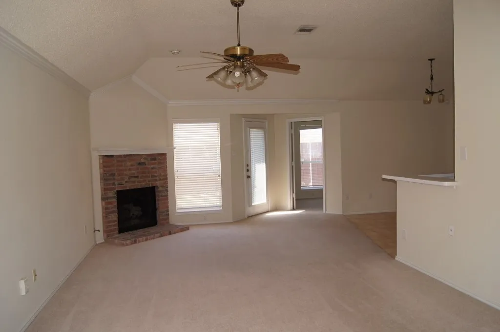 Single Family Residence For Sale in Dallas County , 8317 Spinnaker Cove, Rowlett, Texas 75089, 3 Bedroom, 2 Bathroom, 2 Garage spaces, 1,514 Sqft, built in 1995, mls#21355644, Real Estate Agent in Rowlett, Homes For Sale in Dallas county, Homes For Sale in Rowlett, Realtor in Rowlett Texas, Real Estate Brokerage Independent Realty Texas, Luminita Cordes Realtor