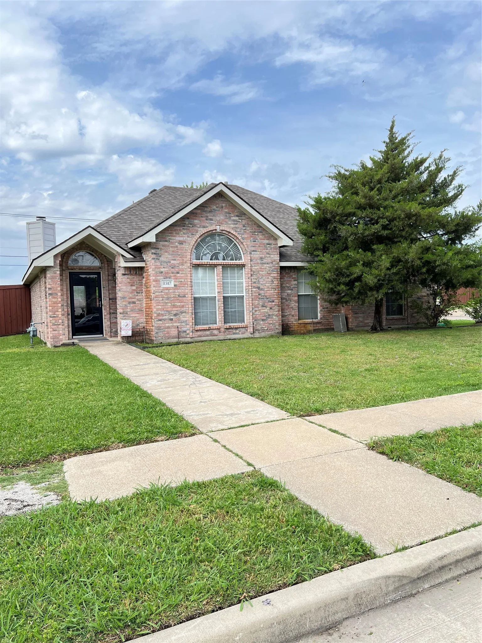 Single Family Residence For Sale in Dallas County , 8317 Spinnaker Cove, Rowlett, Texas 75089, 3 Bedroom, 2 Bathroom, 2 Garage spaces, 1,514 Sqft, built in 1995, mls#21355644, Real Estate Agent in Rowlett, Homes For Sale in Dallas county, Homes For Sale in Rowlett, Realtor in Rowlett Texas, Real Estate Brokerage Independent Realty Texas, Luminita Cordes Realtor