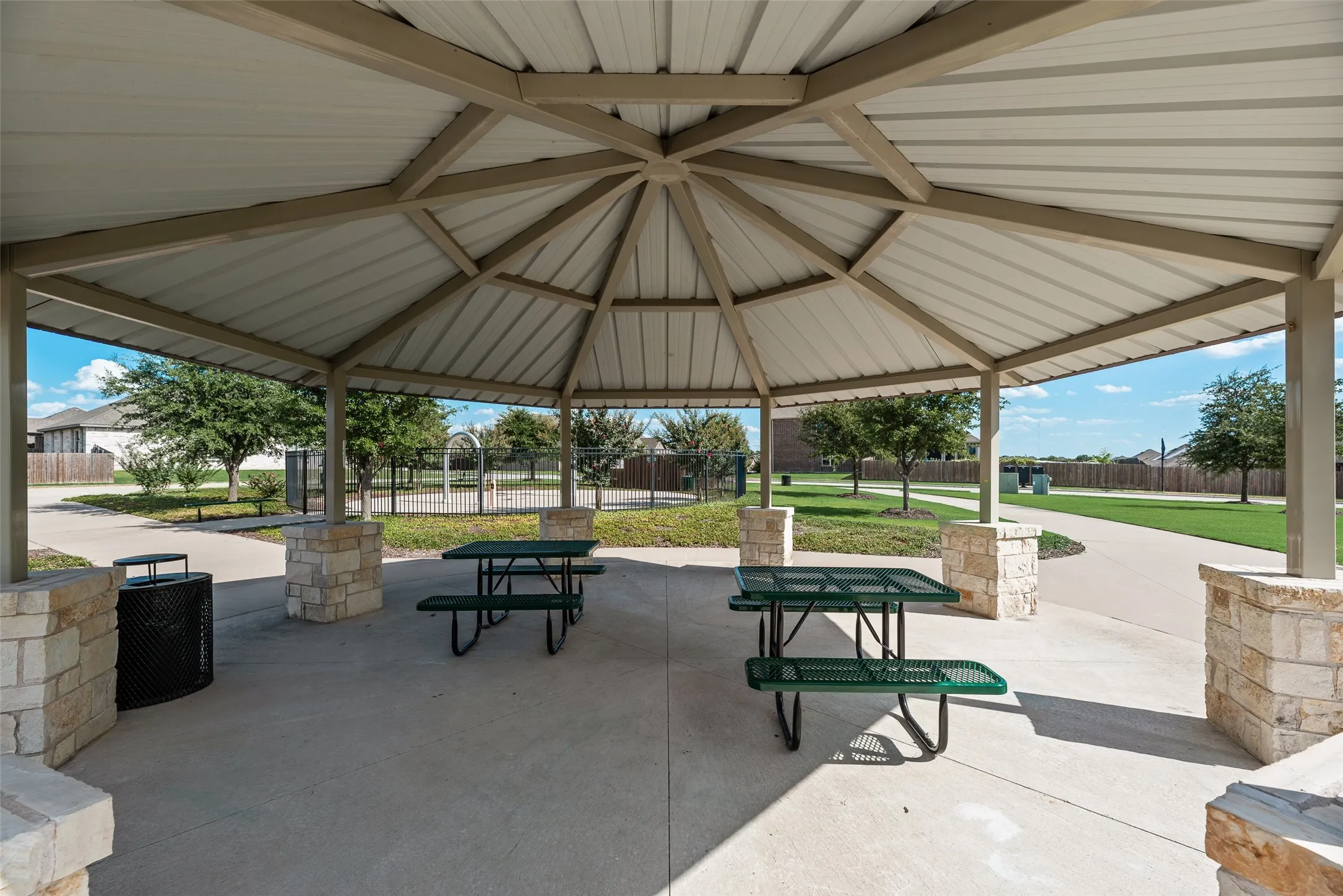 Single Family Residence For Sale in Collin County , 2107 Auburndale Avenue, Melissa, Texas 75454, 4 Bedroom, 2 Bathroom, 2 Garage spaces, 2,044 Sqft, built in 2019, mls#21358340, Real Estate Agent in Melissa, Homes For Sale in Collin county, Homes For Sale in Melissa, Realtor in Melissa Texas, Real Estate Brokerage Independent Realty Texas, Luminita Cordes Realtor