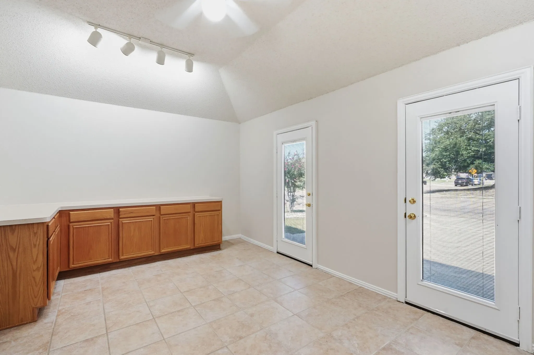 Flex space with incredible opportunity