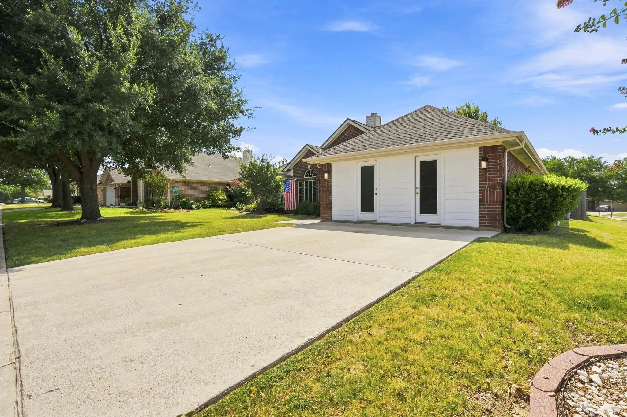 Single Family Residence For Sale in Johnson County , 1121 SW Hillside Drive, Burleson, Texas 76028, 4 Bedroom, 2 Bathroom, Garage spaces, 2,077 Sqft, built in 2001, mls#21242285, Real Estate Agent in Burleson, Homes For Sale in Johnson county, Homes For Sale in Burleson, Realtor in Burleson Texas, Real Estate Brokerage Independent Realty Texas, Luminita Cordes Realtor