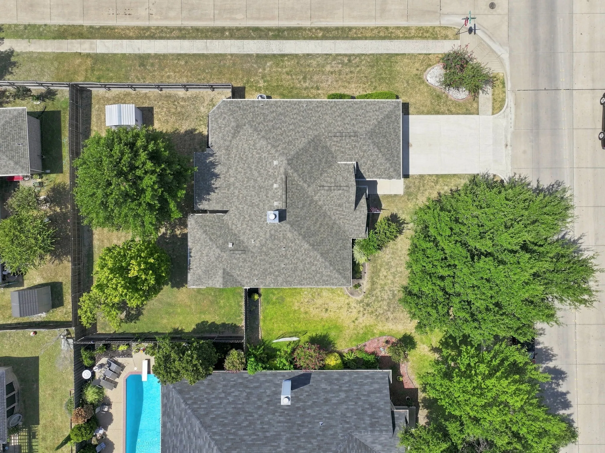 Single Family Residence For Sale in Johnson County , 1121 SW Hillside Drive, Burleson, Texas 76028, 4 Bedroom, 2 Bathroom, Garage spaces, 2,077 Sqft, built in 2001, mls#21242285, Real Estate Agent in Burleson, Homes For Sale in Johnson county, Homes For Sale in Burleson, Realtor in Burleson Texas, Real Estate Brokerage Independent Realty Texas, Luminita Cordes Realtor