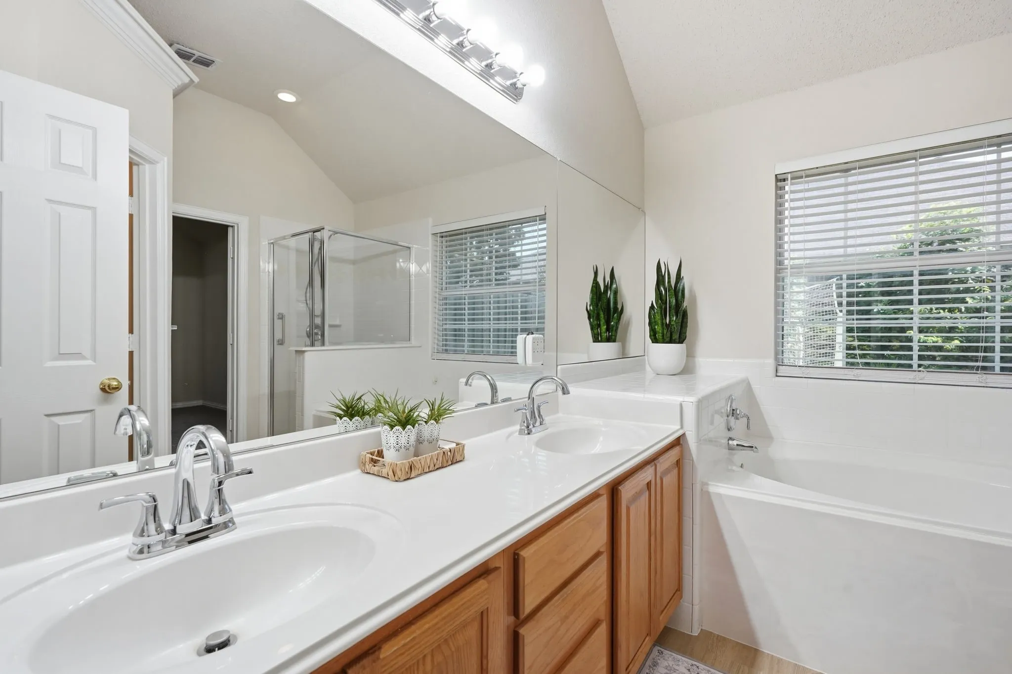 Single Family Residence For Sale in Johnson County , 1121 SW Hillside Drive, Burleson, Texas 76028, 4 Bedroom, 2 Bathroom, Garage spaces, 2,077 Sqft, built in 2001, mls#21242285, Real Estate Agent in Burleson, Homes For Sale in Johnson county, Homes For Sale in Burleson, Realtor in Burleson Texas, Real Estate Brokerage Independent Realty Texas, Luminita Cordes Realtor