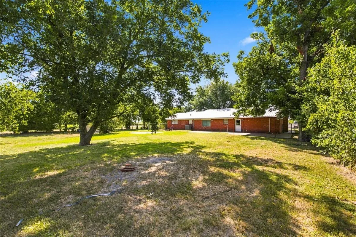 Single Family Residence For Sale in Falls County , 710 E Avenue A, Rosebud, Texas 76570, 4 Bedroom, 3 Bathroom, Garage spaces, 1,852 Sqft, built in 1960, mls#21354742, Real Estate Agent in Rosebud, Homes For Sale in Falls county, Homes For Sale in Rosebud, Realtor in Rosebud Texas, Real Estate Brokerage Independent Realty Texas, Luminita Cordes Realtor