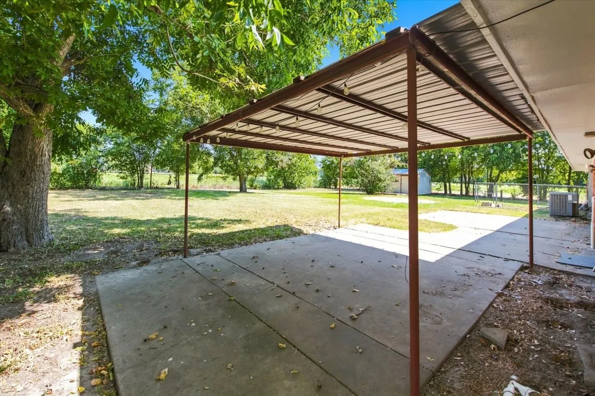 Single Family Residence For Sale in Falls County , 710 E Avenue A, Rosebud, Texas 76570, 4 Bedroom, 3 Bathroom, Garage spaces, 1,852 Sqft, built in 1960, mls#21354742, Real Estate Agent in Rosebud, Homes For Sale in Falls county, Homes For Sale in Rosebud, Realtor in Rosebud Texas, Real Estate Brokerage Independent Realty Texas, Luminita Cordes Realtor