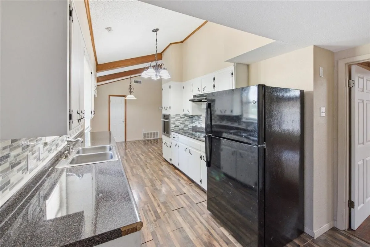 Single Family Residence For Sale in Falls County , 710 E Avenue A, Rosebud, Texas 76570, 4 Bedroom, 3 Bathroom, Garage spaces, 1,852 Sqft, built in 1960, mls#21354742, Real Estate Agent in Rosebud, Homes For Sale in Falls county, Homes For Sale in Rosebud, Realtor in Rosebud Texas, Real Estate Brokerage Independent Realty Texas, Luminita Cordes Realtor