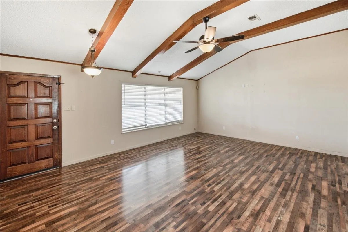 Single Family Residence For Sale in Falls County , 710 E Avenue A, Rosebud, Texas 76570, 4 Bedroom, 3 Bathroom, Garage spaces, 1,852 Sqft, built in 1960, mls#21354742, Real Estate Agent in Rosebud, Homes For Sale in Falls county, Homes For Sale in Rosebud, Realtor in Rosebud Texas, Real Estate Brokerage Independent Realty Texas, Luminita Cordes Realtor