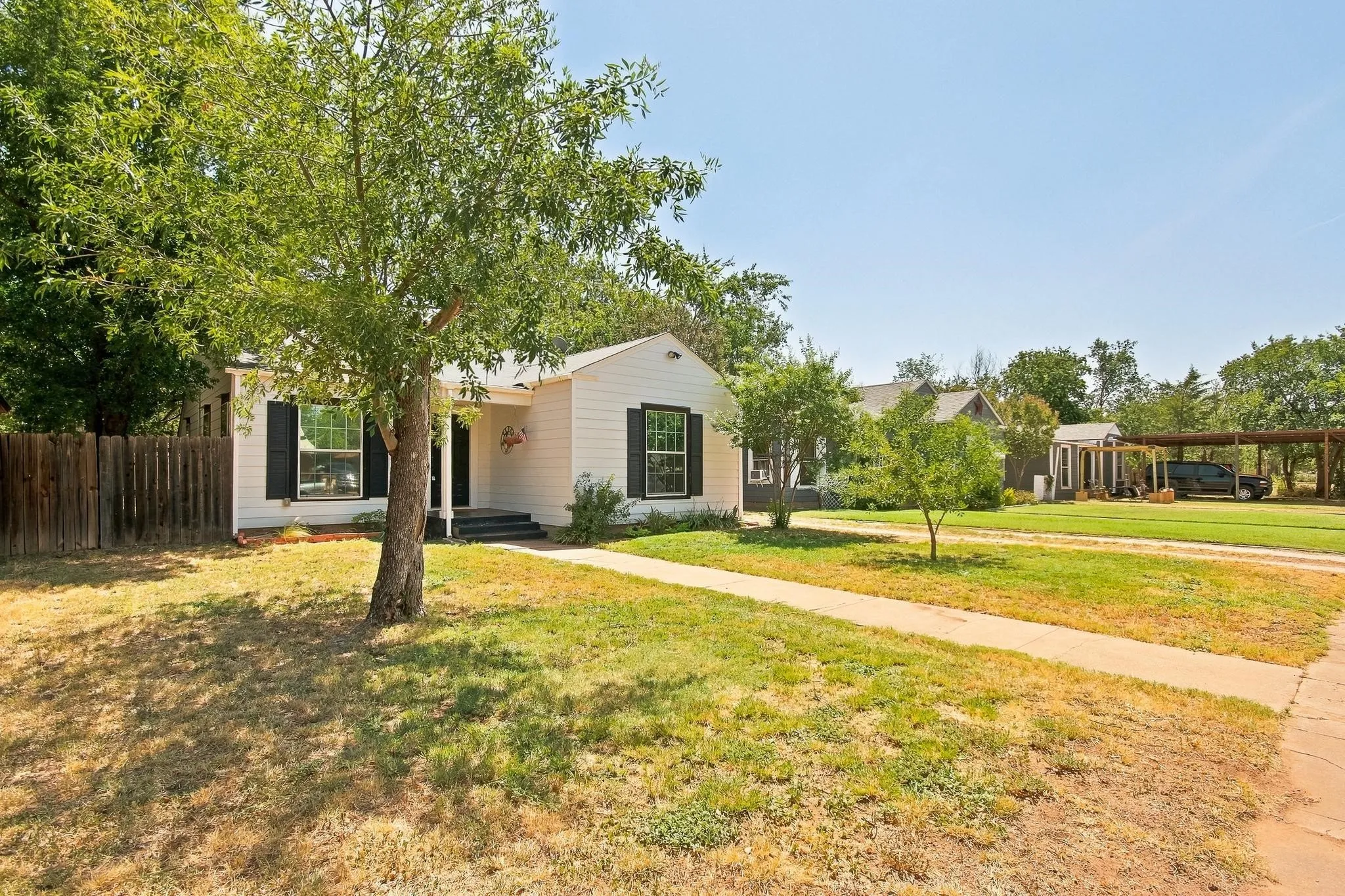 Single Family Residence For Sale in Taylor County , 1825 Sycamore Street, Abilene, Texas 79602, 2 Bedroom, 1 Bathroom, Garage spaces, 1,093 Sqft, built in 1942, mls#21357739, Real Estate Agent in Abilene, Homes For Sale in Taylor county, Homes For Sale in Abilene, Realtor in Abilene Texas, Real Estate Brokerage Independent Realty Texas, Luminita Cordes Realtor