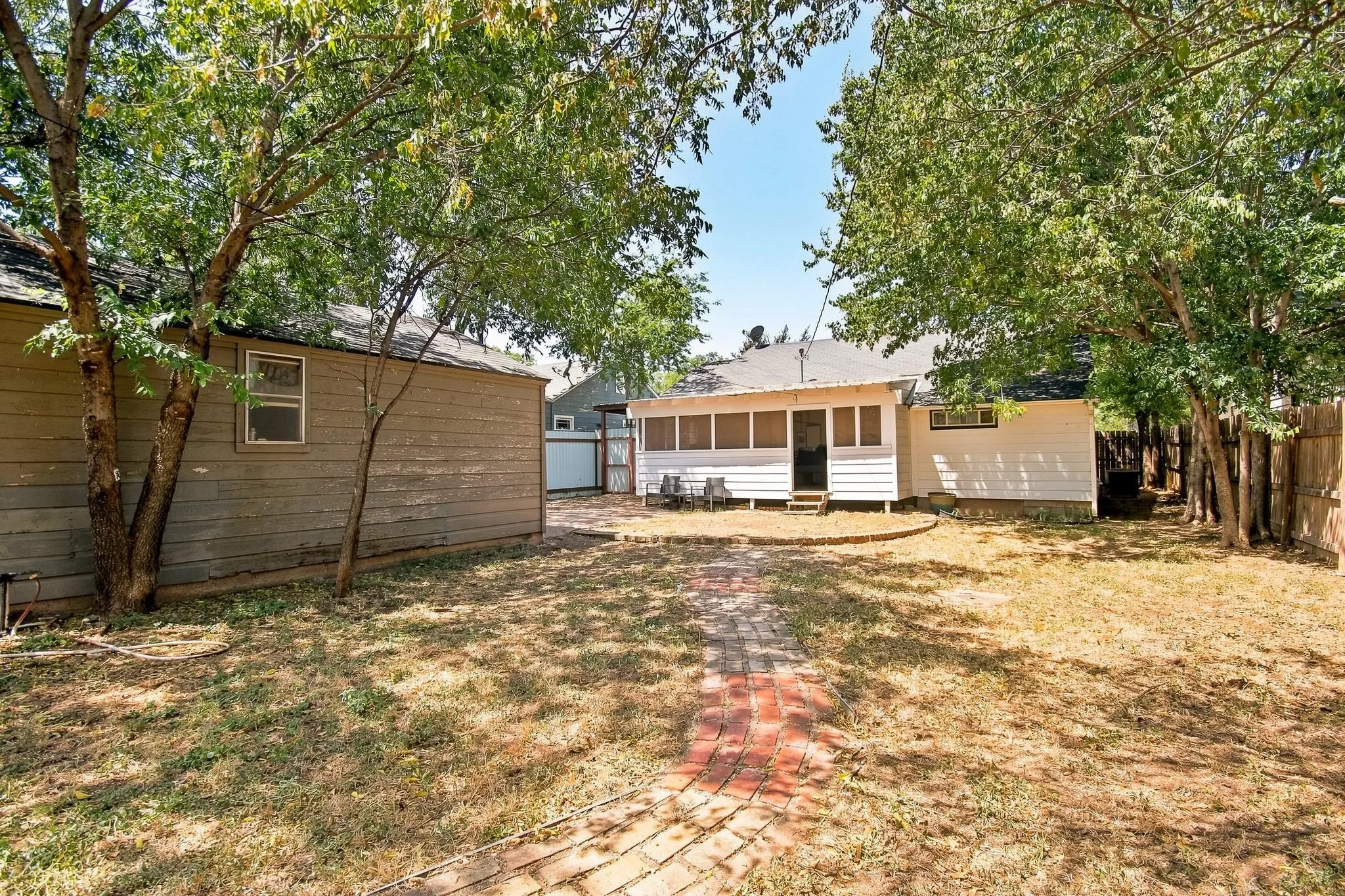 Single Family Residence For Sale in Taylor County , 1825 Sycamore Street, Abilene, Texas 79602, 2 Bedroom, 1 Bathroom, Garage spaces, 1,093 Sqft, built in 1942, mls#21357739, Real Estate Agent in Abilene, Homes For Sale in Taylor county, Homes For Sale in Abilene, Realtor in Abilene Texas, Real Estate Brokerage Independent Realty Texas, Luminita Cordes Realtor