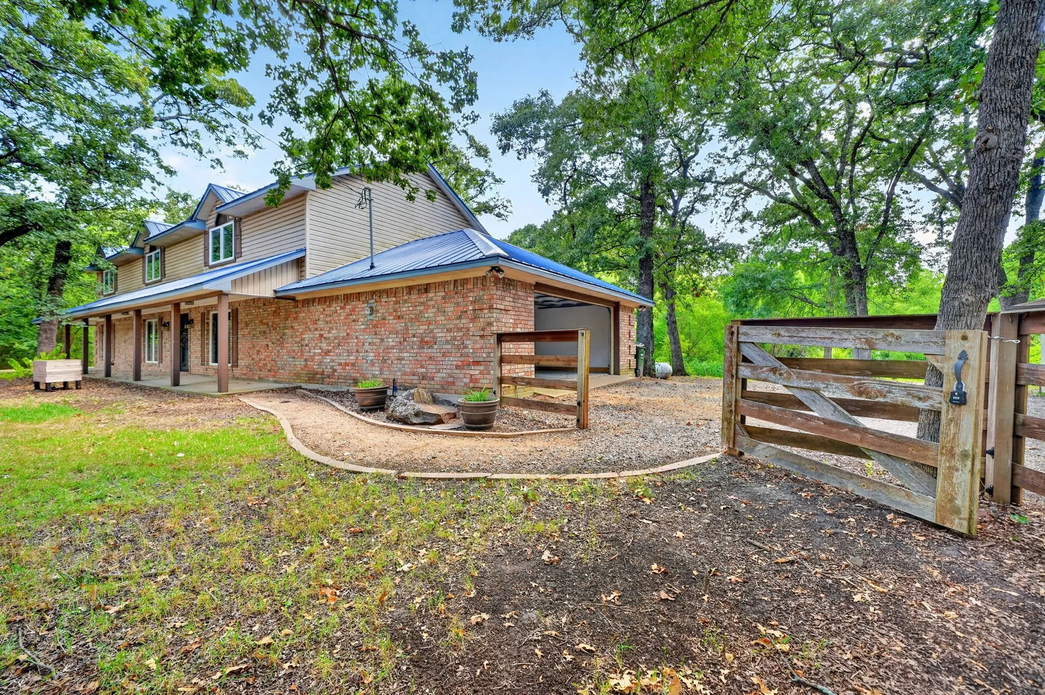 Single Family Residence For Sale in Hunt County , 10504 County Road 2450, Terrell, Texas 75160, 5 Bedroom, 3 Bathroom, 2 Garage spaces, 3,830 Sqft, built in 1991, Price $759,150, mls#21351689, Real Estate Agent in Terrell, Homes For Sale in Hunt county, Homes For Sale in Terrell, Realtor in Terrell Texas, Real Estate Brokerage Independent Realty Texas, Luminita Cordes Realtor