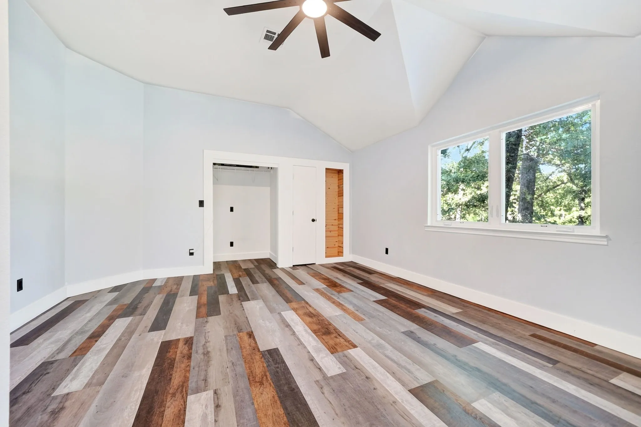 Single Family Residence For Sale in Hunt County , 10504 County Road 2450, Terrell, Texas 75160, 5 Bedroom, 3 Bathroom, 2 Garage spaces, 3,830 Sqft, built in 1991, Price $759,150, mls#21351689, Real Estate Agent in Terrell, Homes For Sale in Hunt county, Homes For Sale in Terrell, Realtor in Terrell Texas, Real Estate Brokerage Independent Realty Texas, Luminita Cordes Realtor