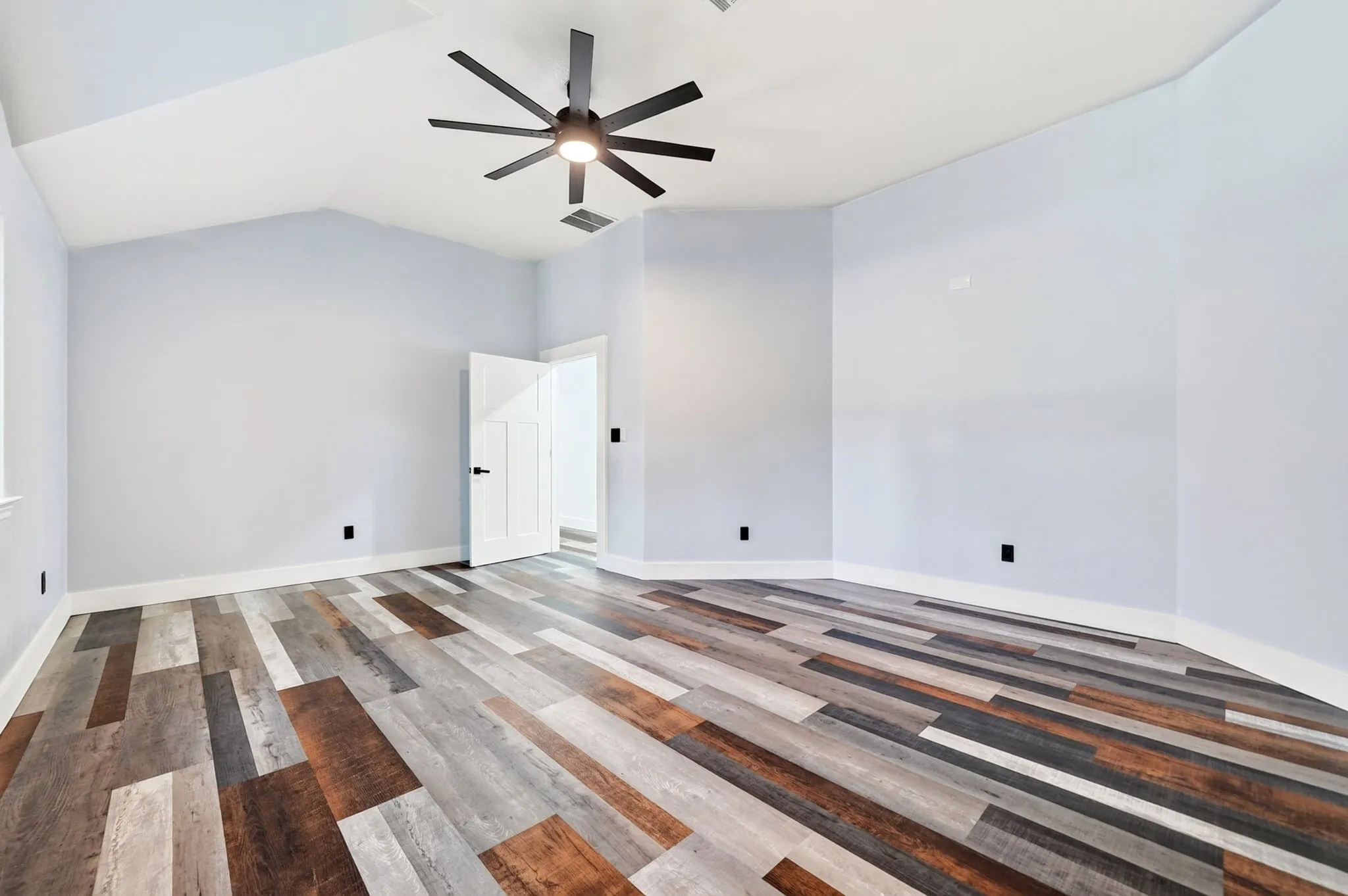 Single Family Residence For Sale in Hunt County , 10504 County Road 2450, Terrell, Texas 75160, 5 Bedroom, 3 Bathroom, 2 Garage spaces, 3,830 Sqft, built in 1991, Price $759,150, mls#21351689, Real Estate Agent in Terrell, Homes For Sale in Hunt county, Homes For Sale in Terrell, Realtor in Terrell Texas, Real Estate Brokerage Independent Realty Texas, Luminita Cordes Realtor