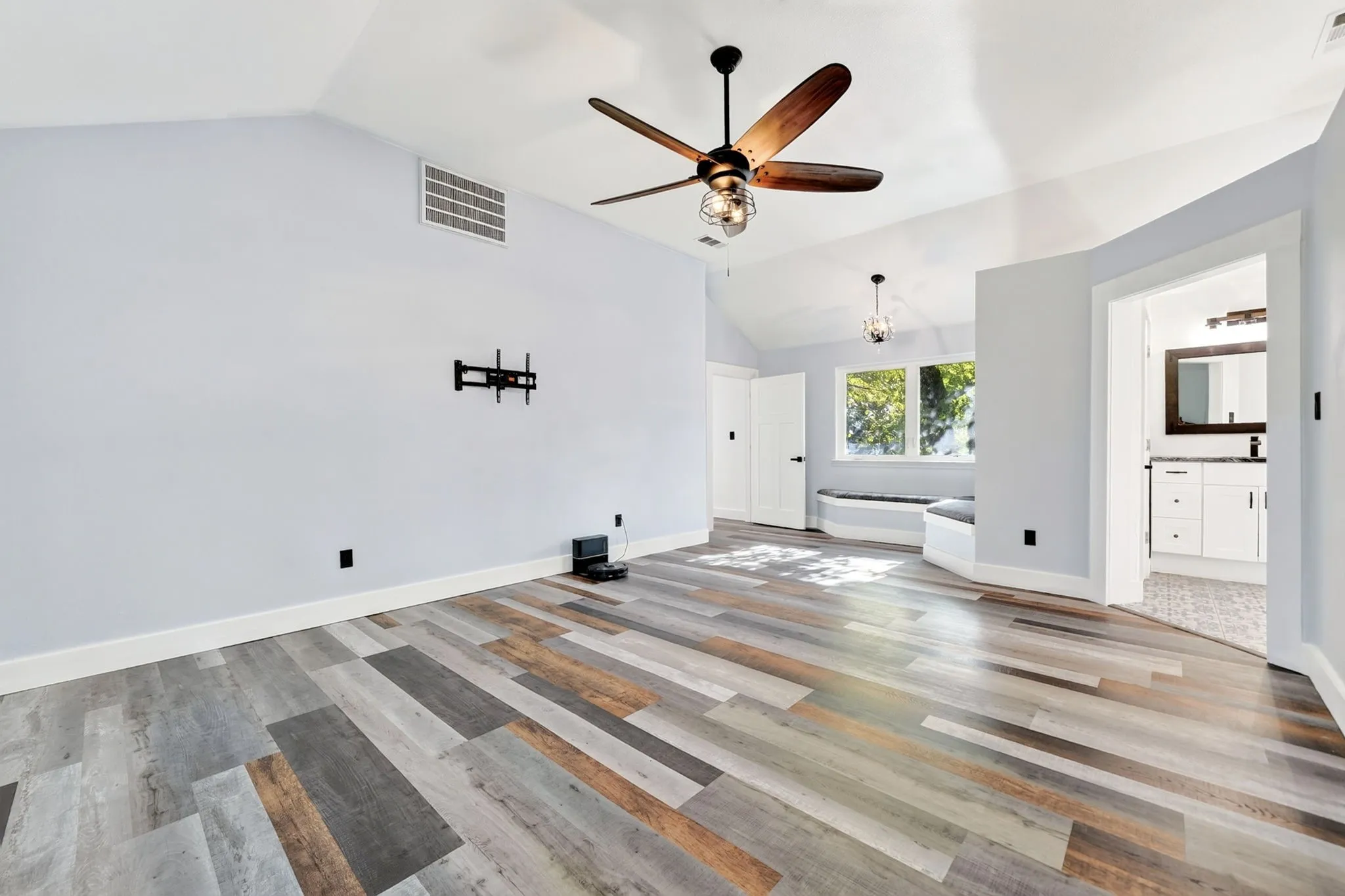 Single Family Residence For Sale in Hunt County , 10504 County Road 2450, Terrell, Texas 75160, 5 Bedroom, 3 Bathroom, 2 Garage spaces, 3,830 Sqft, built in 1991, Price $759,150, mls#21351689, Real Estate Agent in Terrell, Homes For Sale in Hunt county, Homes For Sale in Terrell, Realtor in Terrell Texas, Real Estate Brokerage Independent Realty Texas, Luminita Cordes Realtor