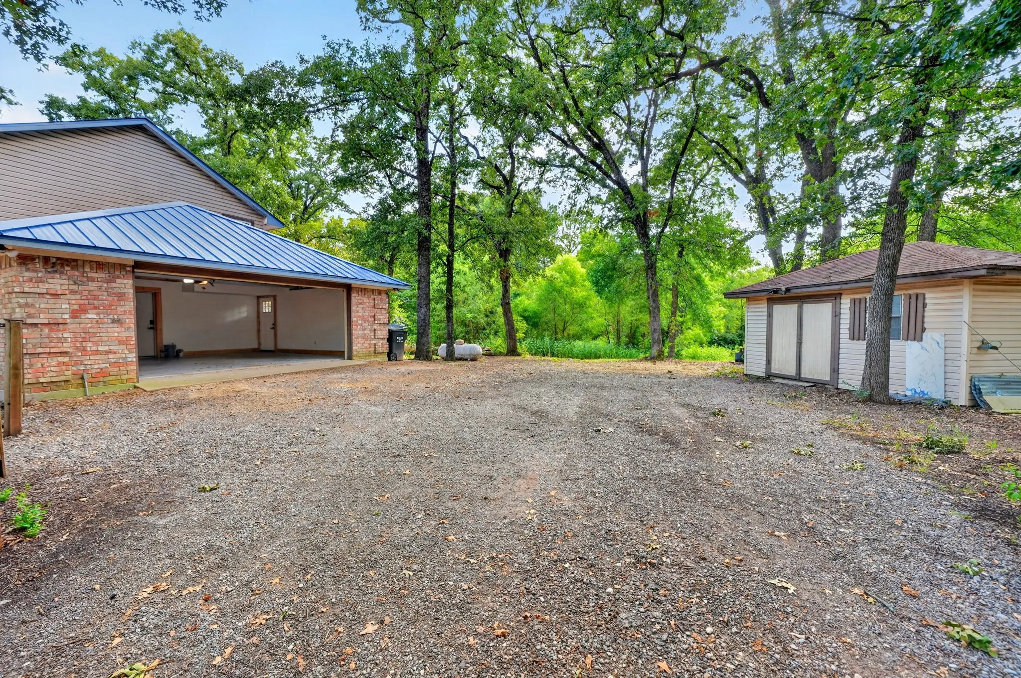 Single Family Residence For Sale in Hunt County , 10504 County Road 2450, Terrell, Texas 75160, 5 Bedroom, 3 Bathroom, 2 Garage spaces, 3,830 Sqft, built in 1991, Price $759,150, mls#21351689, Real Estate Agent in Terrell, Homes For Sale in Hunt county, Homes For Sale in Terrell, Realtor in Terrell Texas, Real Estate Brokerage Independent Realty Texas, Luminita Cordes Realtor