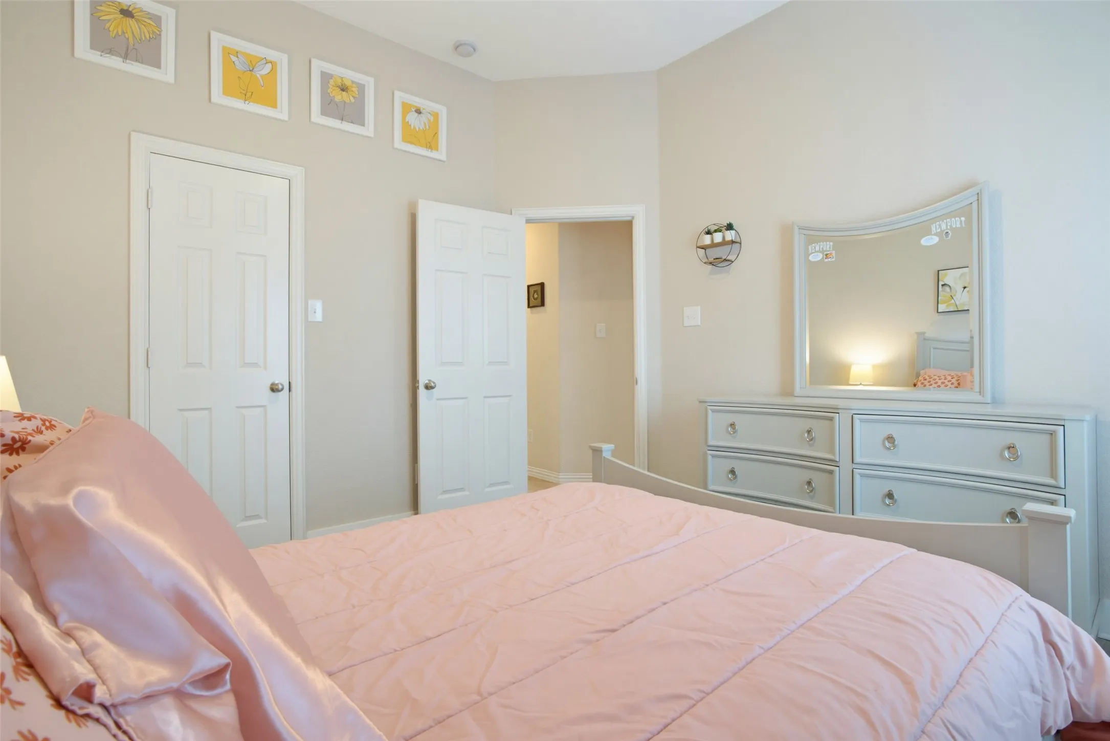 Single Family Residence For Sale in Denton County , 443 Brighton Street, Roanoke, Texas 76262, 4 Bedroom, 2 Bathroom, 1 Garage spaces, 2,246 Sqft, built in 2009, mls#21358981, Real Estate Agent in Roanoke, Homes For Sale in Denton county, Homes For Sale in Roanoke, Realtor in Roanoke Texas, Real Estate Brokerage Independent Realty Texas, Luminita Cordes Realtor