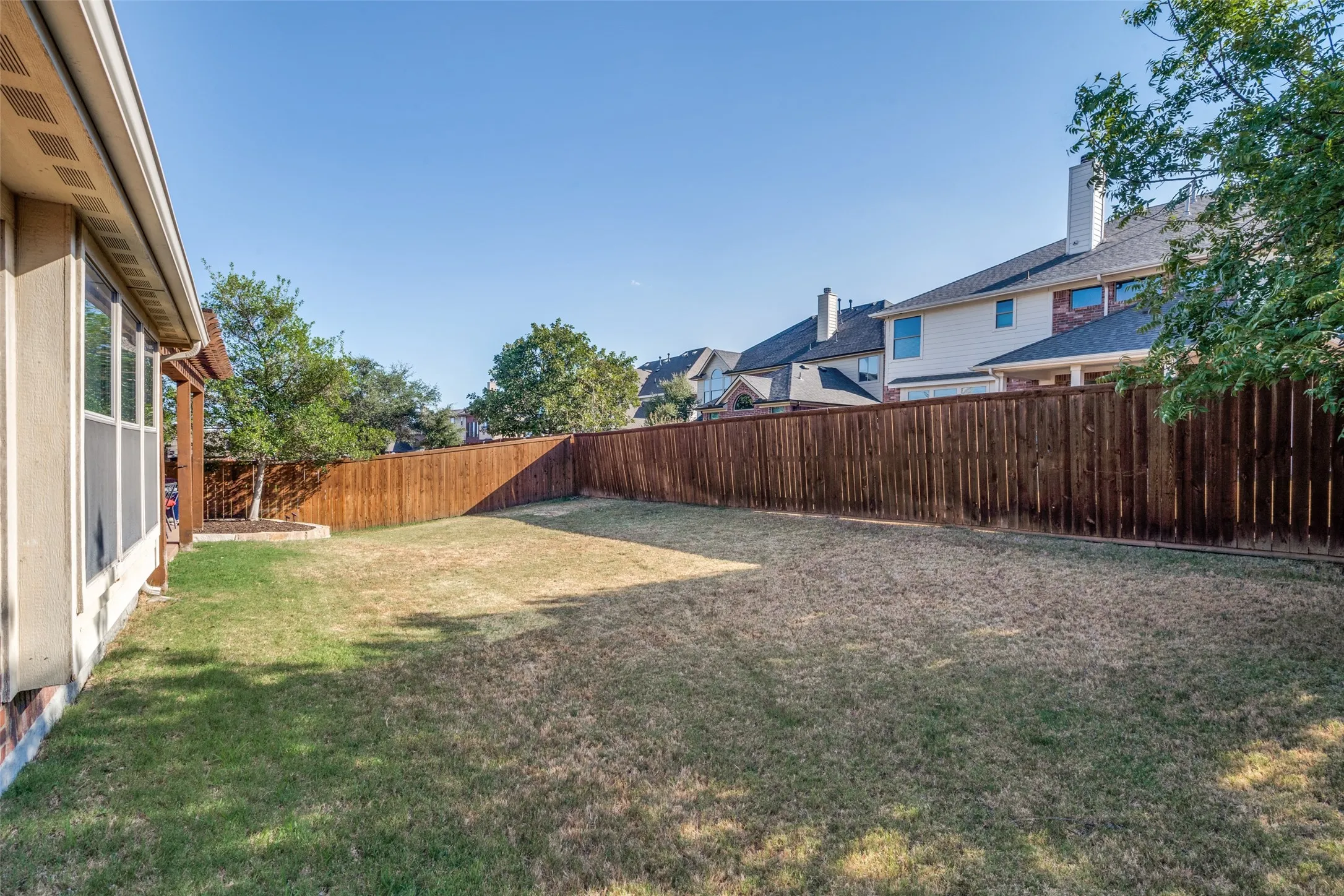 Single Family Residence For Sale in Denton County , 443 Brighton Street, Roanoke, Texas 76262, 4 Bedroom, 2 Bathroom, 1 Garage spaces, 2,246 Sqft, built in 2009, mls#21358981, Real Estate Agent in Roanoke, Homes For Sale in Denton county, Homes For Sale in Roanoke, Realtor in Roanoke Texas, Real Estate Brokerage Independent Realty Texas, Luminita Cordes Realtor