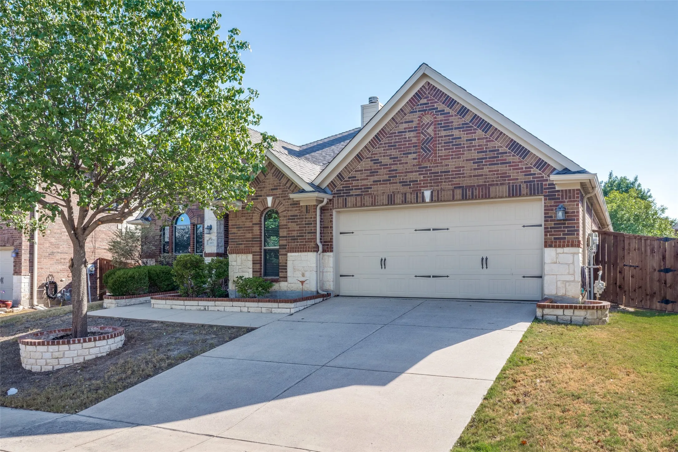 Single Family Residence For Sale in Denton County , 443 Brighton Street, Roanoke, Texas 76262, 4 Bedroom, 2 Bathroom, 1 Garage spaces, 2,246 Sqft, built in 2009, mls#21358981, Real Estate Agent in Roanoke, Homes For Sale in Denton county, Homes For Sale in Roanoke, Realtor in Roanoke Texas, Real Estate Brokerage Independent Realty Texas, Luminita Cordes Realtor