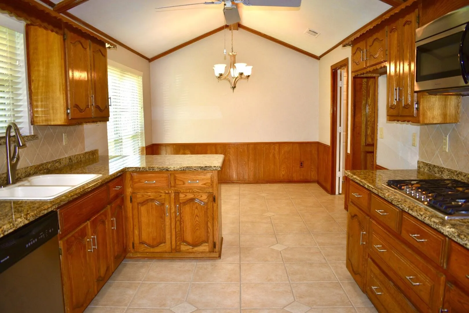 Single Family Residence For Sale in Dallas County , 2214 Shannon Lane, Richardson, Texas 75082, 4 Bedroom, 4 Bathroom, 2 Garage spaces, 2,708 Sqft, built in 1980, Price $539,900, mls#21359684, Real Estate Agent in Richardson, Homes For Sale in Dallas county, Homes For Sale in Richardson, Realtor in Richardson Texas, Real Estate Brokerage Independent Realty Texas, Luminita Cordes Realtor
