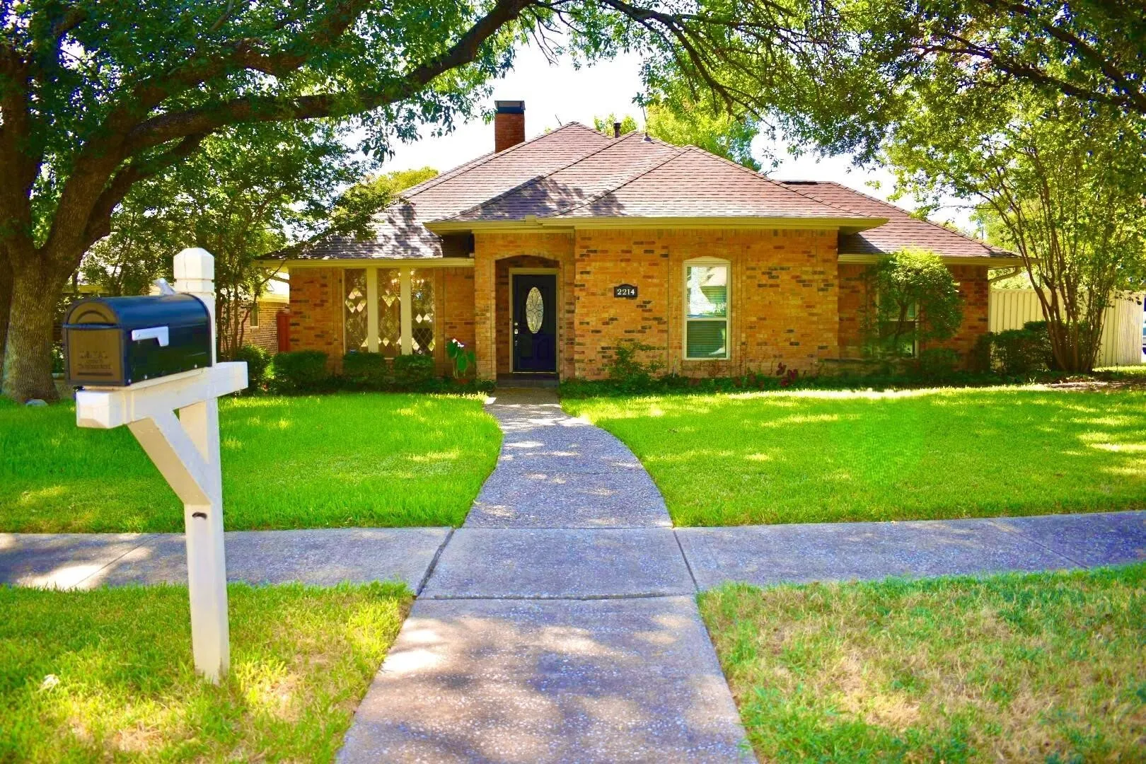 Single Family Residence For Sale in Dallas County , 2214 Shannon Lane, Richardson, Texas 75082, 4 Bedroom, 4 Bathroom, 2 Garage spaces, 2,708 Sqft, built in 1980, Price $539,900, mls#21359684, Real Estate Agent in Richardson, Homes For Sale in Dallas county, Homes For Sale in Richardson, Realtor in Richardson Texas, Real Estate Brokerage Independent Realty Texas, Luminita Cordes Realtor