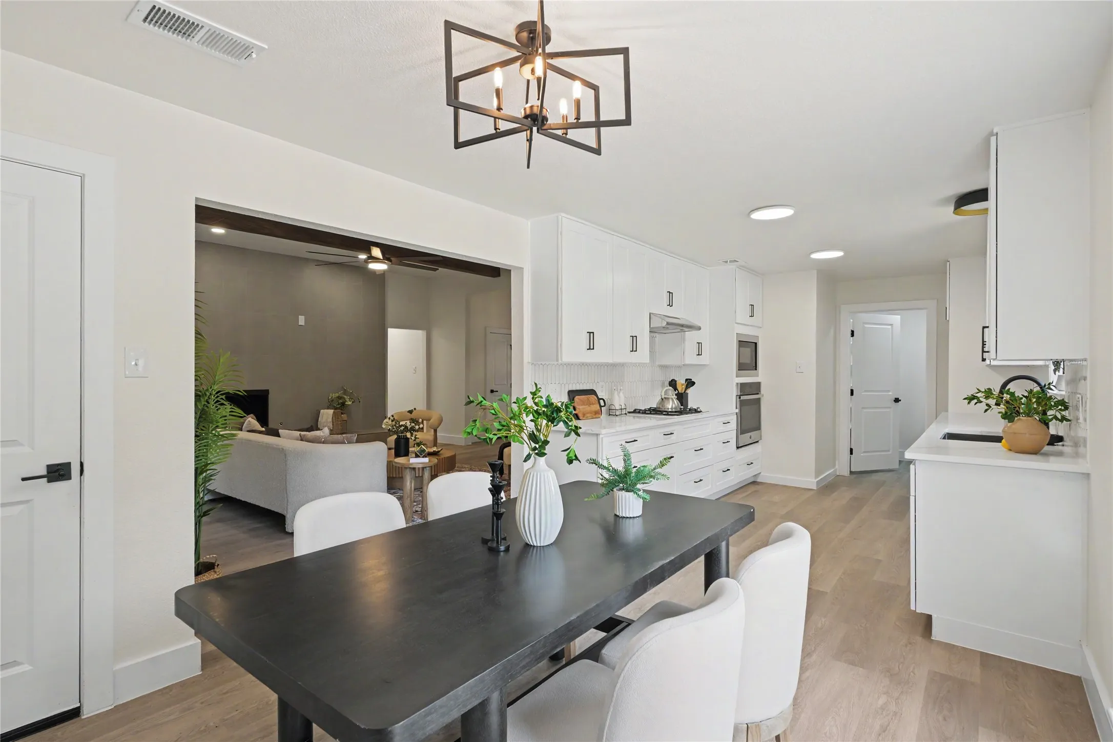 Single Family Residence For Sale in Collin County , 3101 Foxboro Drive, Richardson, Texas 75082, 4 Bedroom, 2 Bathroom, 2 Garage spaces, 1,864 Sqft, built in 1979, mls#21359689, Real Estate Agent in Richardson, Homes For Sale in Collin county, Homes For Sale in Richardson, Realtor in Richardson Texas, Real Estate Brokerage Independent Realty Texas, Luminita Cordes Realtor