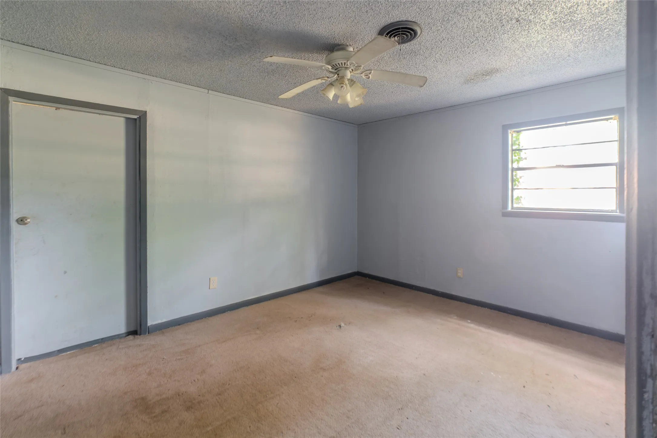 Single Family Residence For Sale in Titus County , 103 W Lide Street, Talco, Texas 75487, 3 Bedroom, 2 Bathroom, Garage spaces, 1,866 Sqft, built in 1968, mls#21359690, Real Estate Agent in Talco, Homes For Sale in Titus county, Homes For Sale in Talco, Realtor in Talco Texas, Real Estate Brokerage Independent Realty Texas, Luminita Cordes Realtor