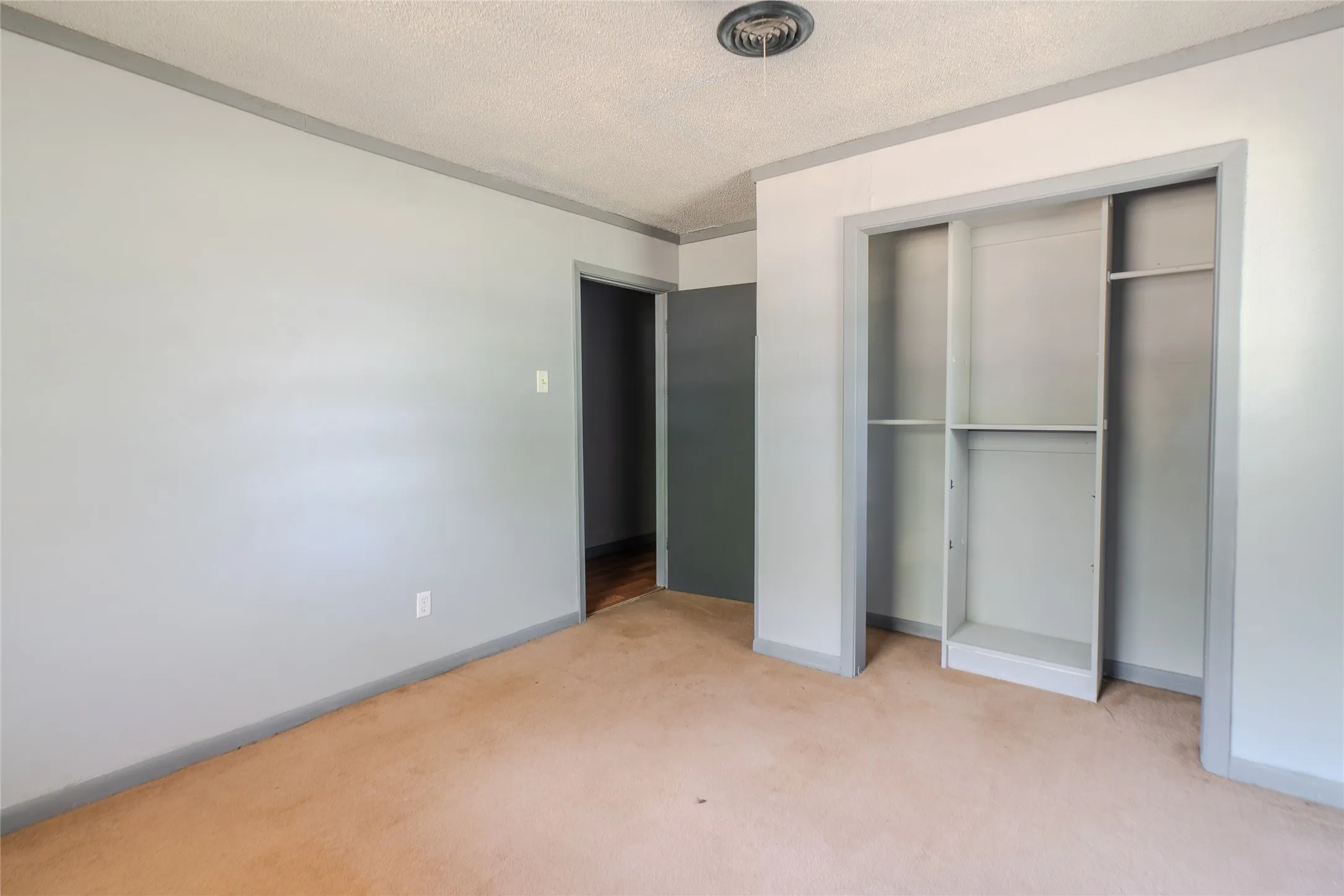 Single Family Residence For Sale in Titus County , 103 W Lide Street, Talco, Texas 75487, 3 Bedroom, 2 Bathroom, Garage spaces, 1,866 Sqft, built in 1968, mls#21359690, Real Estate Agent in Talco, Homes For Sale in Titus county, Homes For Sale in Talco, Realtor in Talco Texas, Real Estate Brokerage Independent Realty Texas, Luminita Cordes Realtor