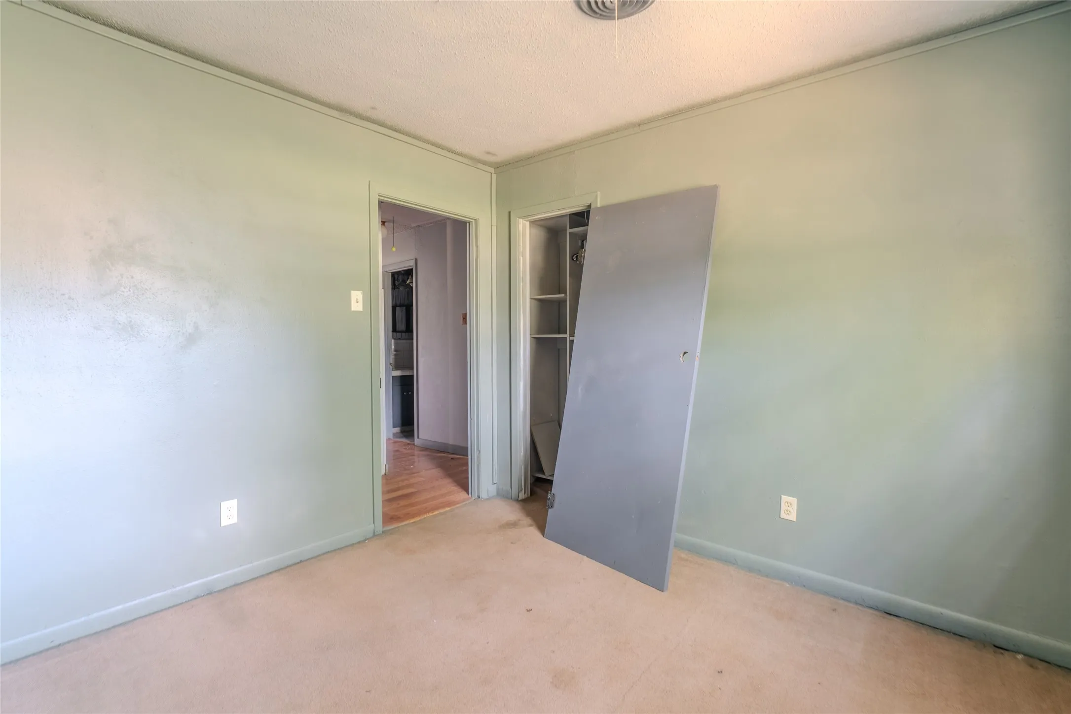 Single Family Residence For Sale in Titus County , 103 W Lide Street, Talco, Texas 75487, 3 Bedroom, 2 Bathroom, Garage spaces, 1,866 Sqft, built in 1968, mls#21359690, Real Estate Agent in Talco, Homes For Sale in Titus county, Homes For Sale in Talco, Realtor in Talco Texas, Real Estate Brokerage Independent Realty Texas, Luminita Cordes Realtor