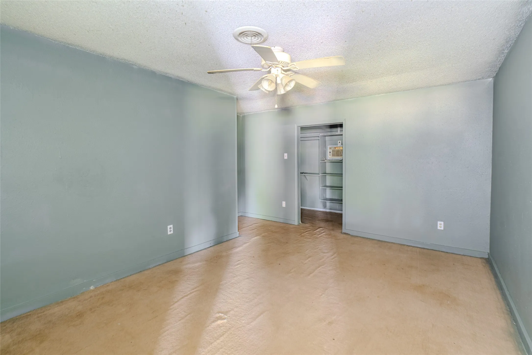 Single Family Residence For Sale in Titus County , 103 W Lide Street, Talco, Texas 75487, 3 Bedroom, 2 Bathroom, Garage spaces, 1,866 Sqft, built in 1968, mls#21359690, Real Estate Agent in Talco, Homes For Sale in Titus county, Homes For Sale in Talco, Realtor in Talco Texas, Real Estate Brokerage Independent Realty Texas, Luminita Cordes Realtor