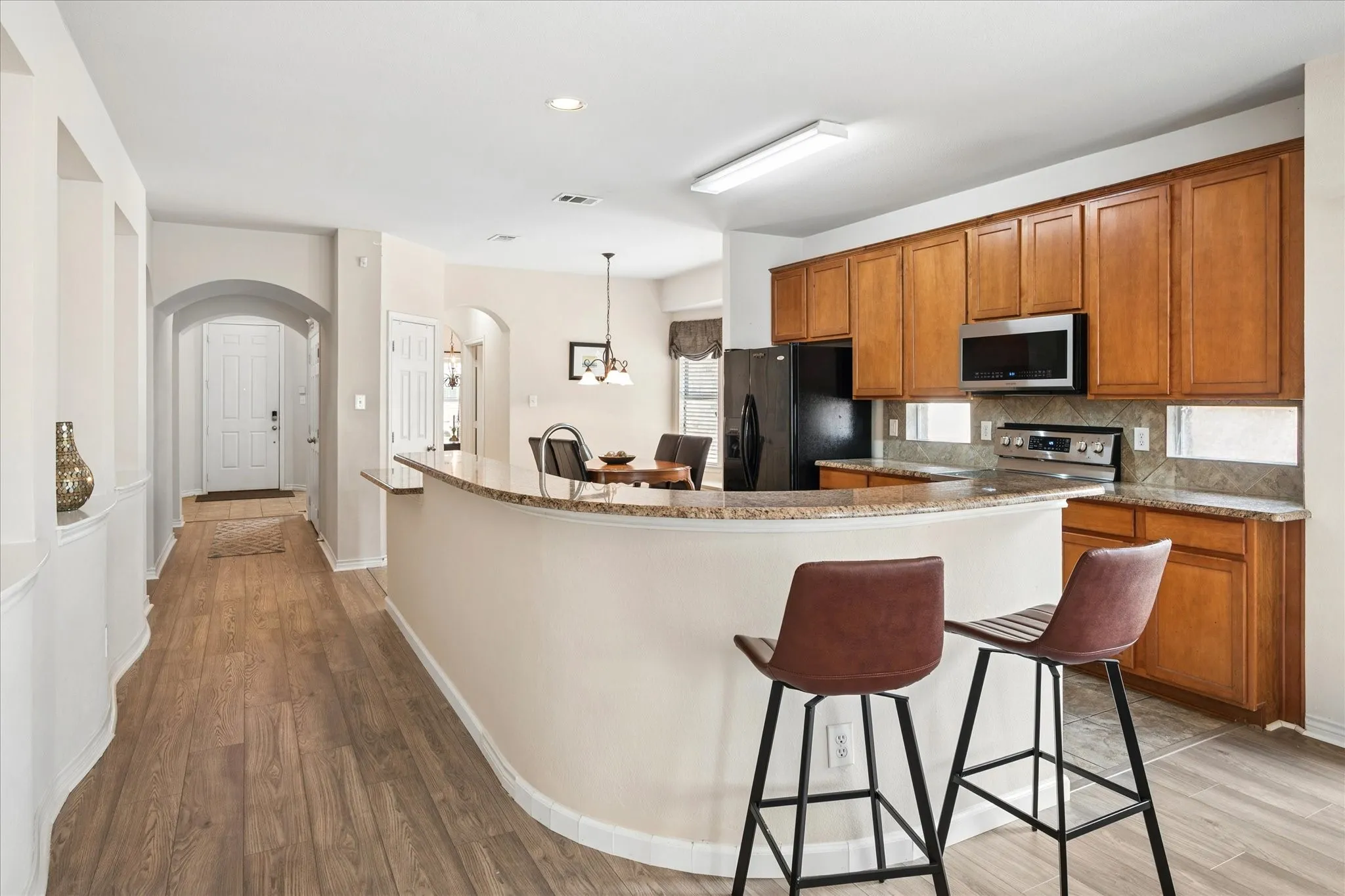 Single Family Residence For Sale in Collin County , 608 Bonham Drive, Lavon, Texas 75166, 3 Bedroom, 3 Bathroom, 2 Garage spaces, 2,023 Sqft, built in 2006, mls#21359039, Real Estate Agent in Lavon, Homes For Sale in Collin county, Homes For Sale in Lavon, Realtor in Lavon Texas, Real Estate Brokerage Independent Realty Texas, Luminita Cordes Realtor