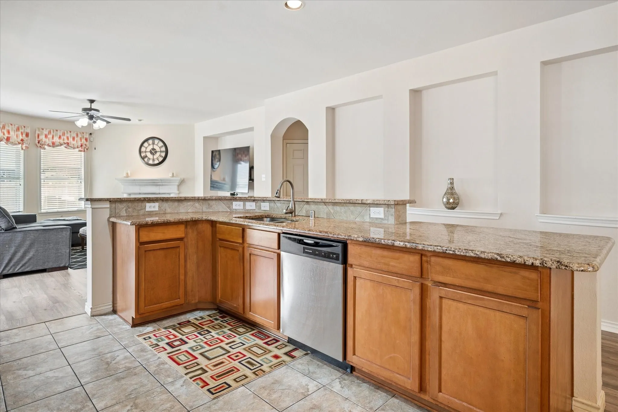 Single Family Residence For Sale in Collin County , 608 Bonham Drive, Lavon, Texas 75166, 3 Bedroom, 3 Bathroom, 2 Garage spaces, 2,023 Sqft, built in 2006, mls#21359039, Real Estate Agent in Lavon, Homes For Sale in Collin county, Homes For Sale in Lavon, Realtor in Lavon Texas, Real Estate Brokerage Independent Realty Texas, Luminita Cordes Realtor