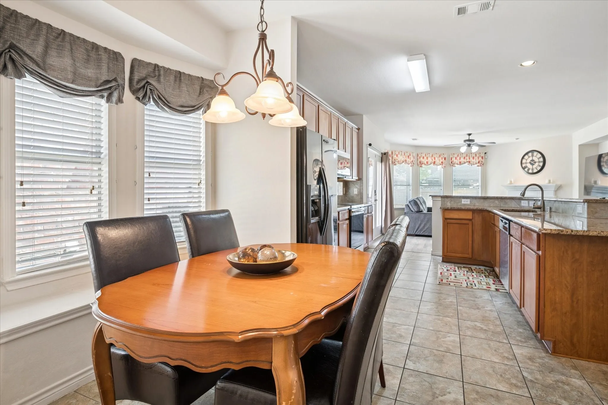 Single Family Residence For Sale in Collin County , 608 Bonham Drive, Lavon, Texas 75166, 3 Bedroom, 3 Bathroom, 2 Garage spaces, 2,023 Sqft, built in 2006, mls#21359039, Real Estate Agent in Lavon, Homes For Sale in Collin county, Homes For Sale in Lavon, Realtor in Lavon Texas, Real Estate Brokerage Independent Realty Texas, Luminita Cordes Realtor