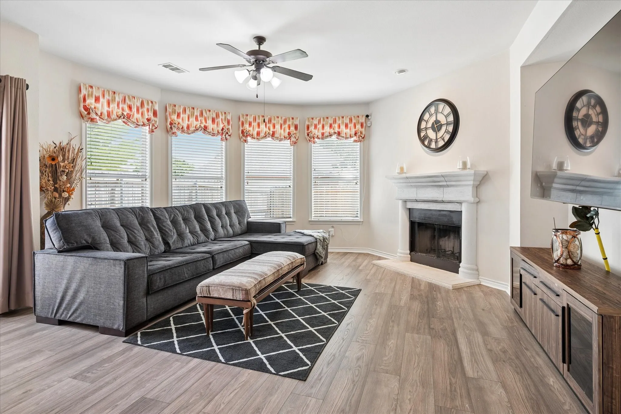 Single Family Residence For Sale in Collin County , 608 Bonham Drive, Lavon, Texas 75166, 3 Bedroom, 3 Bathroom, 2 Garage spaces, 2,023 Sqft, built in 2006, mls#21359039, Real Estate Agent in Lavon, Homes For Sale in Collin county, Homes For Sale in Lavon, Realtor in Lavon Texas, Real Estate Brokerage Independent Realty Texas, Luminita Cordes Realtor