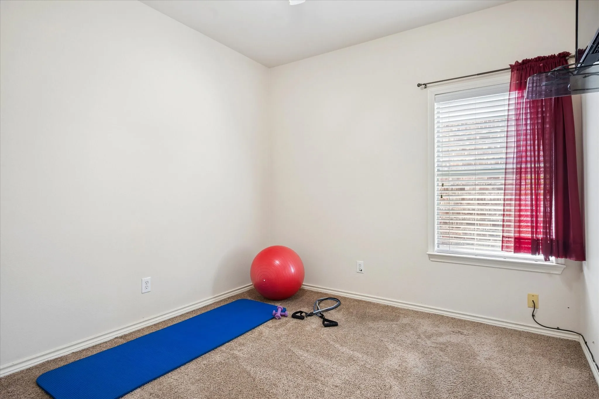Single Family Residence For Sale in Collin County , 608 Bonham Drive, Lavon, Texas 75166, 3 Bedroom, 3 Bathroom, 2 Garage spaces, 2,023 Sqft, built in 2006, mls#21359039, Real Estate Agent in Lavon, Homes For Sale in Collin county, Homes For Sale in Lavon, Realtor in Lavon Texas, Real Estate Brokerage Independent Realty Texas, Luminita Cordes Realtor