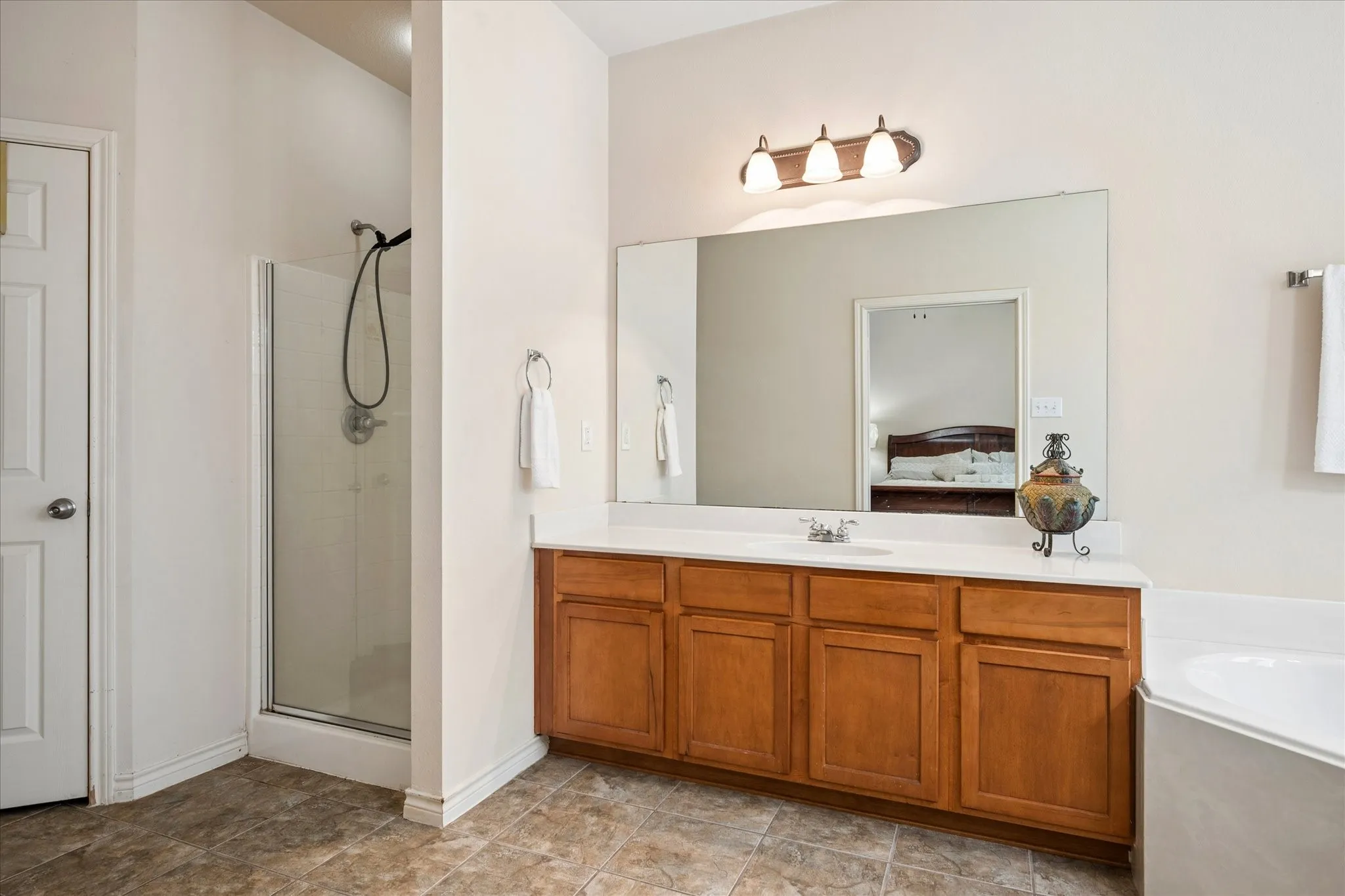 Single Family Residence For Sale in Collin County , 608 Bonham Drive, Lavon, Texas 75166, 3 Bedroom, 3 Bathroom, 2 Garage spaces, 2,023 Sqft, built in 2006, mls#21359039, Real Estate Agent in Lavon, Homes For Sale in Collin county, Homes For Sale in Lavon, Realtor in Lavon Texas, Real Estate Brokerage Independent Realty Texas, Luminita Cordes Realtor