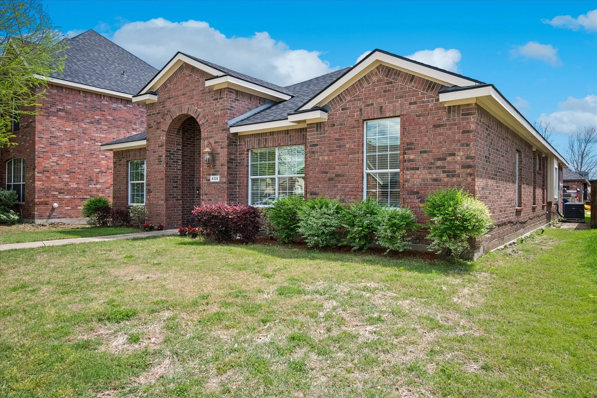 Single Family Residence For Sale in Collin County , 608 Bonham Drive, Lavon, Texas 75166, 3 Bedroom, 3 Bathroom, 2 Garage spaces, 2,023 Sqft, built in 2006, mls#21359039, Real Estate Agent in Lavon, Homes For Sale in Collin county, Homes For Sale in Lavon, Realtor in Lavon Texas, Real Estate Brokerage Independent Realty Texas, Luminita Cordes Realtor