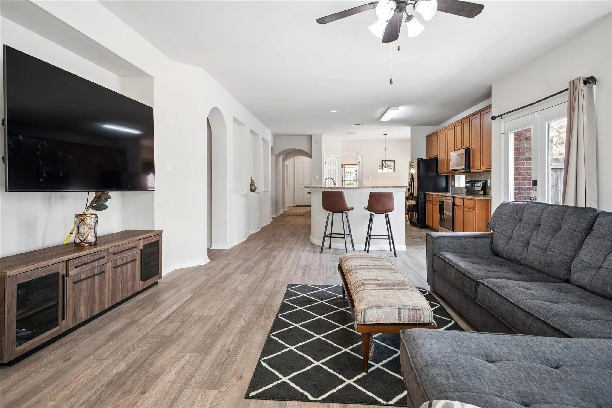 Single Family Residence For Sale in Collin County , 608 Bonham Drive, Lavon, Texas 75166, 3 Bedroom, 3 Bathroom, 2 Garage spaces, 2,023 Sqft, built in 2006, mls#21359039, Real Estate Agent in Lavon, Homes For Sale in Collin county, Homes For Sale in Lavon, Realtor in Lavon Texas, Real Estate Brokerage Independent Realty Texas, Luminita Cordes Realtor