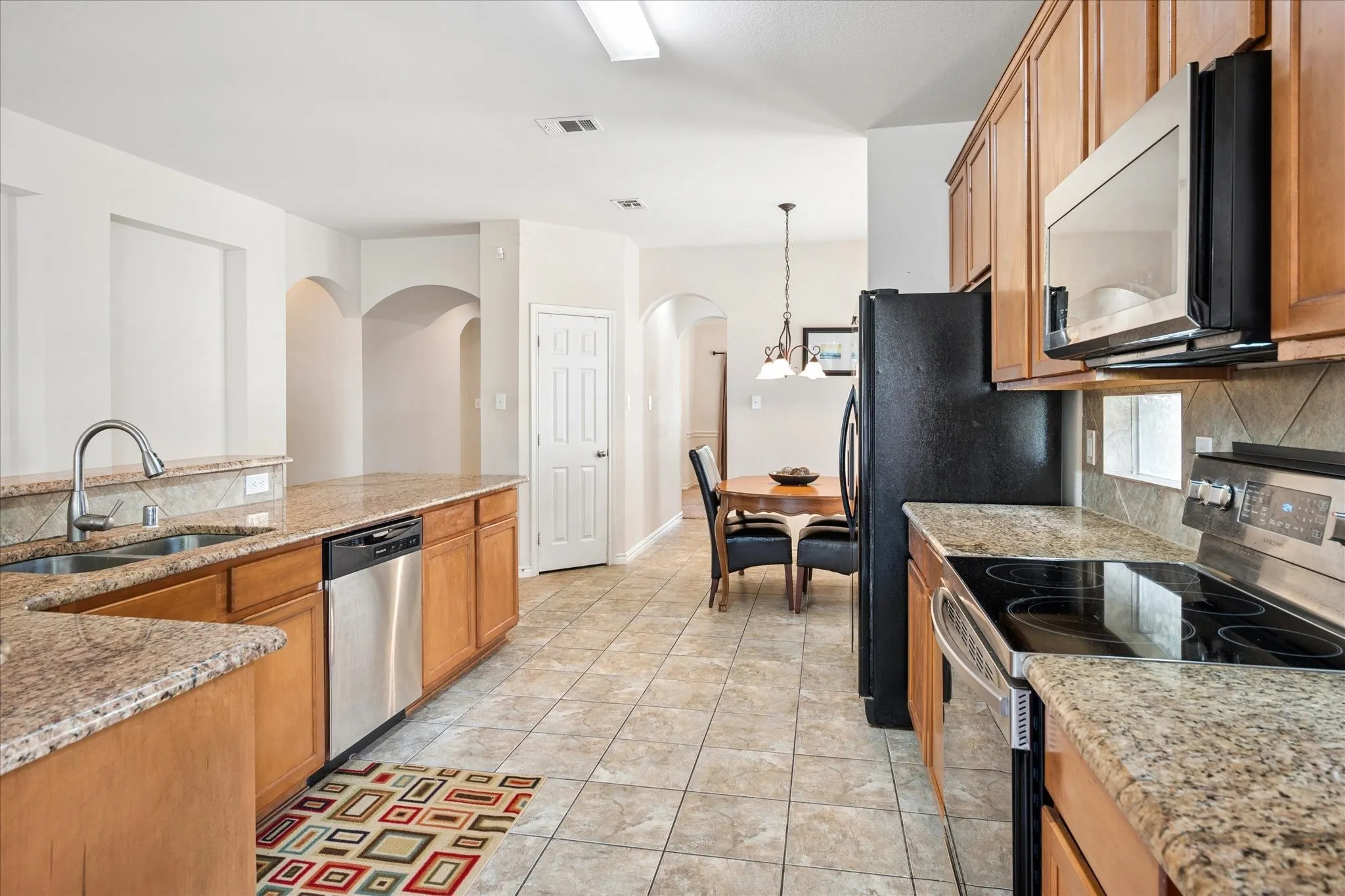 Single Family Residence For Sale in Collin County , 608 Bonham Drive, Lavon, Texas 75166, 3 Bedroom, 3 Bathroom, 2 Garage spaces, 2,023 Sqft, built in 2006, mls#21359039, Real Estate Agent in Lavon, Homes For Sale in Collin county, Homes For Sale in Lavon, Realtor in Lavon Texas, Real Estate Brokerage Independent Realty Texas, Luminita Cordes Realtor