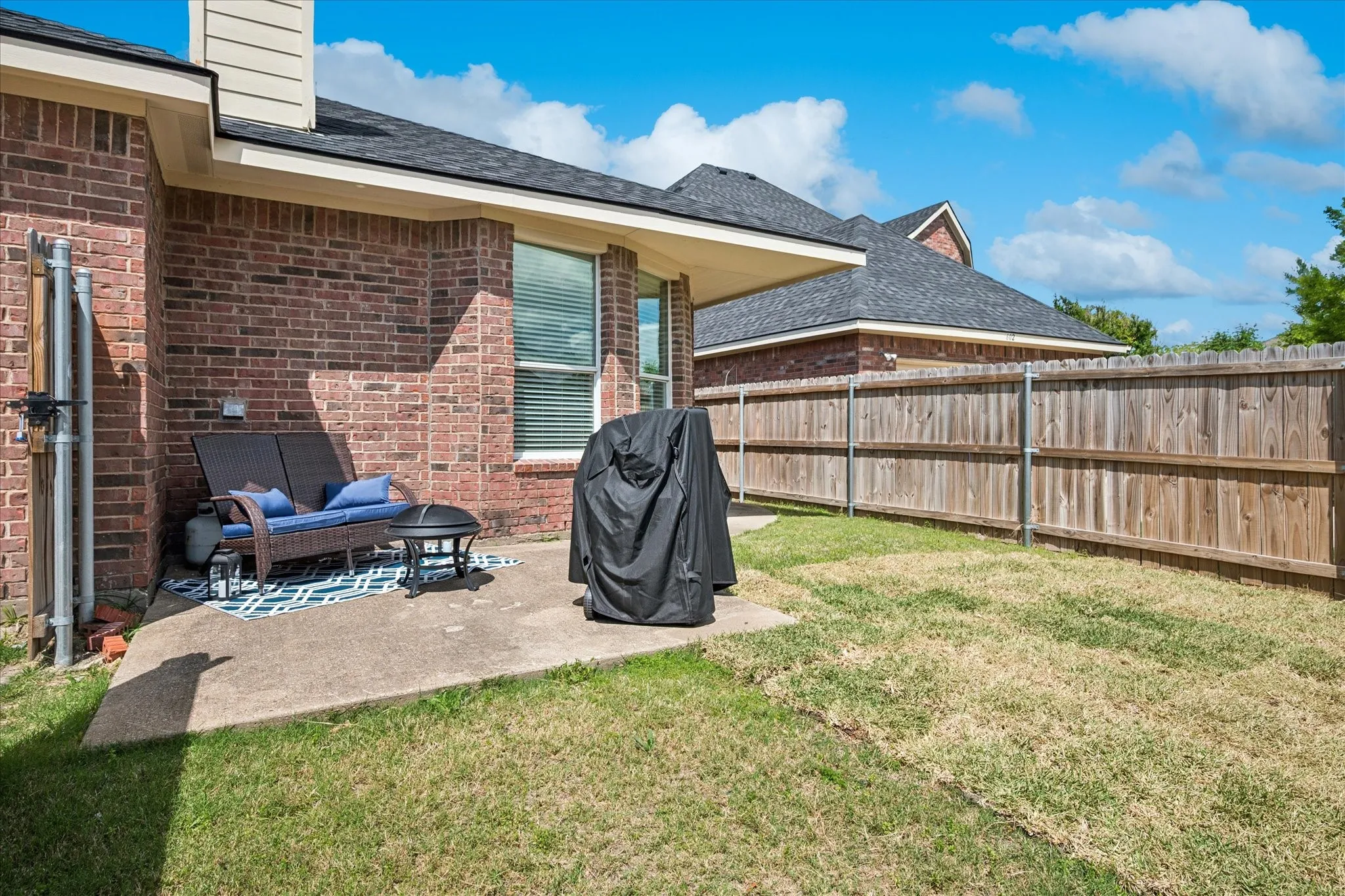 Single Family Residence For Sale in Collin County , 608 Bonham Drive, Lavon, Texas 75166, 3 Bedroom, 3 Bathroom, 2 Garage spaces, 2,023 Sqft, built in 2006, mls#21359039, Real Estate Agent in Lavon, Homes For Sale in Collin county, Homes For Sale in Lavon, Realtor in Lavon Texas, Real Estate Brokerage Independent Realty Texas, Luminita Cordes Realtor
