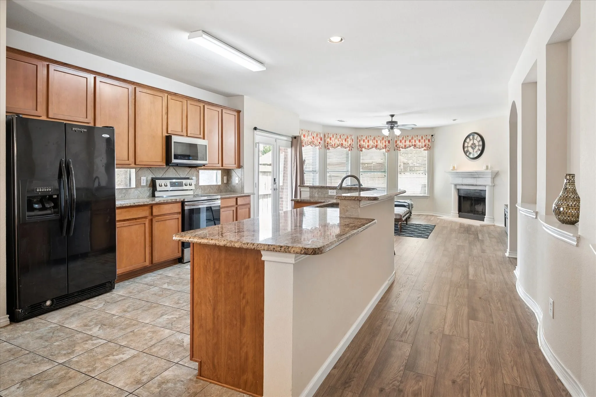 Single Family Residence For Sale in Collin County , 608 Bonham Drive, Lavon, Texas 75166, 3 Bedroom, 3 Bathroom, 2 Garage spaces, 2,023 Sqft, built in 2006, mls#21359039, Real Estate Agent in Lavon, Homes For Sale in Collin county, Homes For Sale in Lavon, Realtor in Lavon Texas, Real Estate Brokerage Independent Realty Texas, Luminita Cordes Realtor