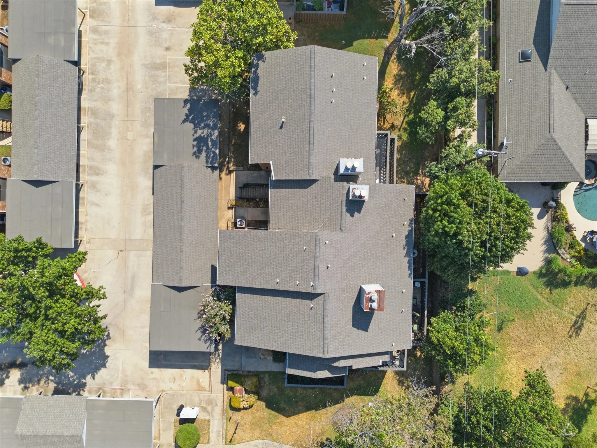 Condominium For Sale in Tarrant County , 400 Pebble Way 262, Arlington, Texas 76006, 2 Bedroom, 2 Bathroom, Garage spaces, 952 Sqft, built in 1983, mls#21357710, Real Estate Agent in Arlington, Homes For Sale in Tarrant county, Homes For Sale in Arlington, Realtor in Arlington Texas, Real Estate Brokerage Independent Realty Texas, Luminita Cordes Realtor