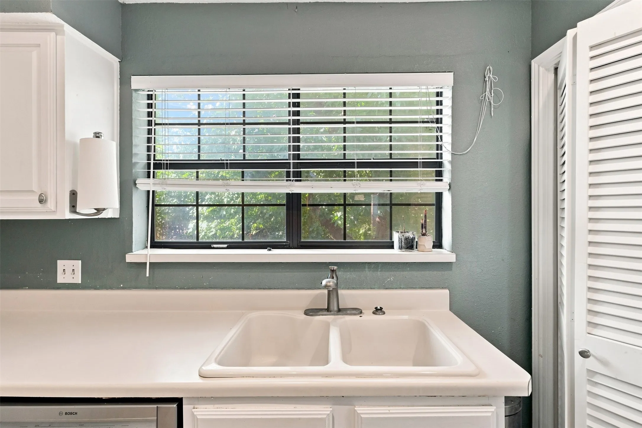 Condominium For Sale in Tarrant County , 400 Pebble Way 262, Arlington, Texas 76006, 2 Bedroom, 2 Bathroom, Garage spaces, 952 Sqft, built in 1983, mls#21357710, Real Estate Agent in Arlington, Homes For Sale in Tarrant county, Homes For Sale in Arlington, Realtor in Arlington Texas, Real Estate Brokerage Independent Realty Texas, Luminita Cordes Realtor