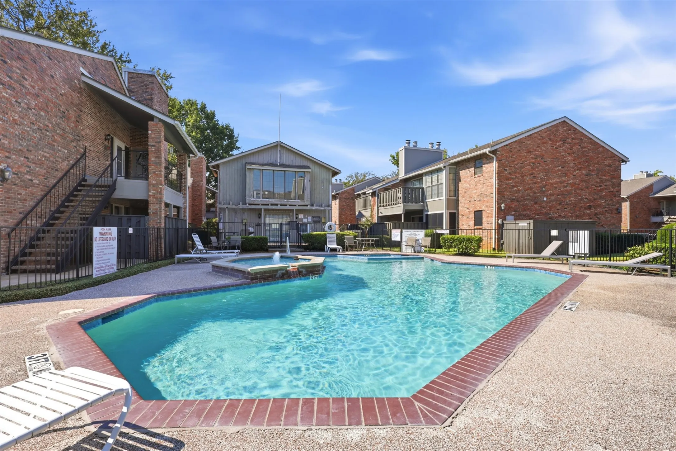 Condominium For Sale in Tarrant County , 400 Pebble Way 262, Arlington, Texas 76006, 2 Bedroom, 2 Bathroom, Garage spaces, 952 Sqft, built in 1983, mls#21357710, Real Estate Agent in Arlington, Homes For Sale in Tarrant county, Homes For Sale in Arlington, Realtor in Arlington Texas, Real Estate Brokerage Independent Realty Texas, Luminita Cordes Realtor