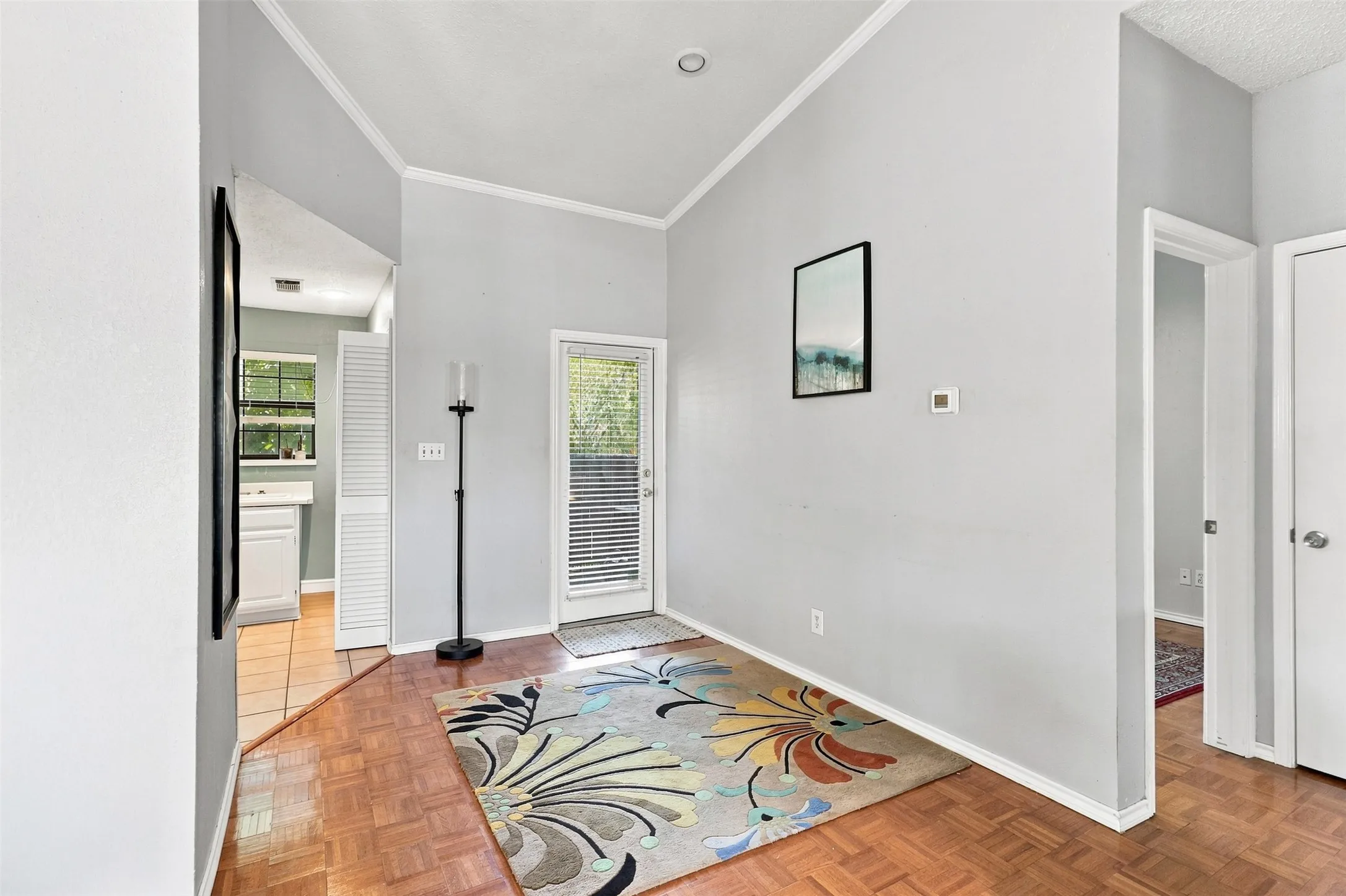 Condominium For Sale in Tarrant County , 400 Pebble Way 262, Arlington, Texas 76006, 2 Bedroom, 2 Bathroom, Garage spaces, 952 Sqft, built in 1983, mls#21357710, Real Estate Agent in Arlington, Homes For Sale in Tarrant county, Homes For Sale in Arlington, Realtor in Arlington Texas, Real Estate Brokerage Independent Realty Texas, Luminita Cordes Realtor