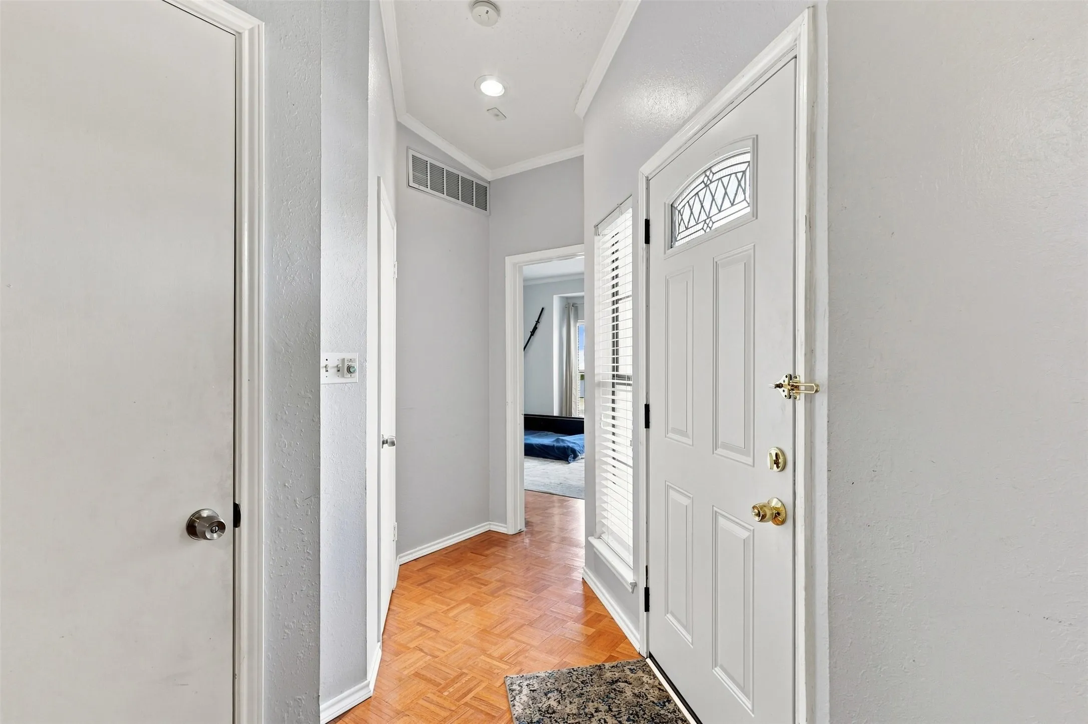 Condominium For Sale in Tarrant County , 400 Pebble Way 262, Arlington, Texas 76006, 2 Bedroom, 2 Bathroom, Garage spaces, 952 Sqft, built in 1983, mls#21357710, Real Estate Agent in Arlington, Homes For Sale in Tarrant county, Homes For Sale in Arlington, Realtor in Arlington Texas, Real Estate Brokerage Independent Realty Texas, Luminita Cordes Realtor