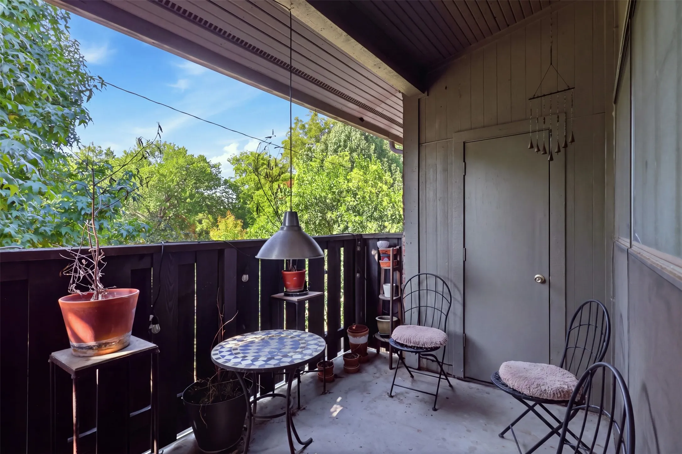 Condominium For Sale in Tarrant County , 400 Pebble Way 262, Arlington, Texas 76006, 2 Bedroom, 2 Bathroom, Garage spaces, 952 Sqft, built in 1983, mls#21357710, Real Estate Agent in Arlington, Homes For Sale in Tarrant county, Homes For Sale in Arlington, Realtor in Arlington Texas, Real Estate Brokerage Independent Realty Texas, Luminita Cordes Realtor