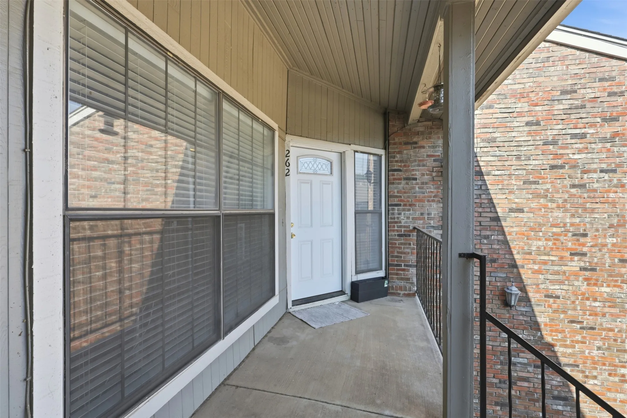 Condominium For Sale in Tarrant County , 400 Pebble Way 262, Arlington, Texas 76006, 2 Bedroom, 2 Bathroom, Garage spaces, 952 Sqft, built in 1983, mls#21357710, Real Estate Agent in Arlington, Homes For Sale in Tarrant county, Homes For Sale in Arlington, Realtor in Arlington Texas, Real Estate Brokerage Independent Realty Texas, Luminita Cordes Realtor