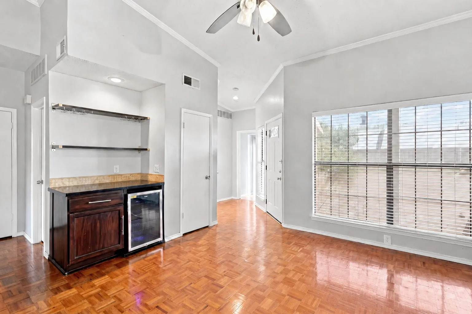 Condominium For Sale in Tarrant County , 400 Pebble Way 262, Arlington, Texas 76006, 2 Bedroom, 2 Bathroom, Garage spaces, 952 Sqft, built in 1983, mls#21357710, Real Estate Agent in Arlington, Homes For Sale in Tarrant county, Homes For Sale in Arlington, Realtor in Arlington Texas, Real Estate Brokerage Independent Realty Texas, Luminita Cordes Realtor